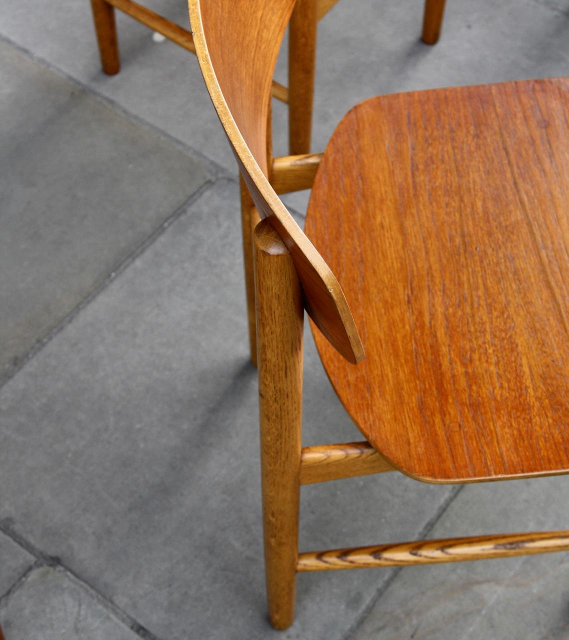 Børge Mogensen Set of Eight Teak and Oak Model #156 Chairs In Excellent Condition In London, GB