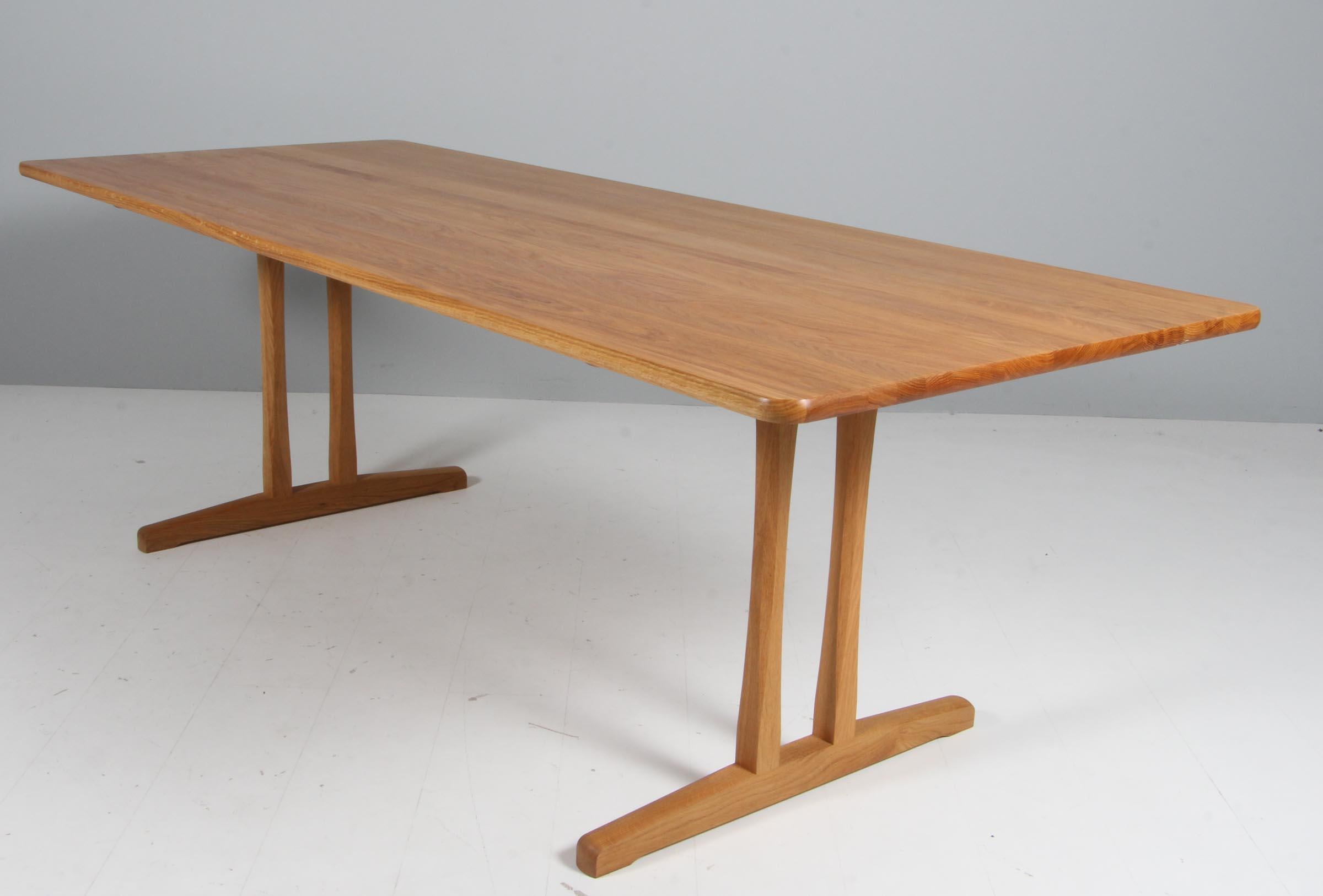 Børge Mogensen shaker dining table in solid oiled oak. 

Made by Fredericia, model C18.