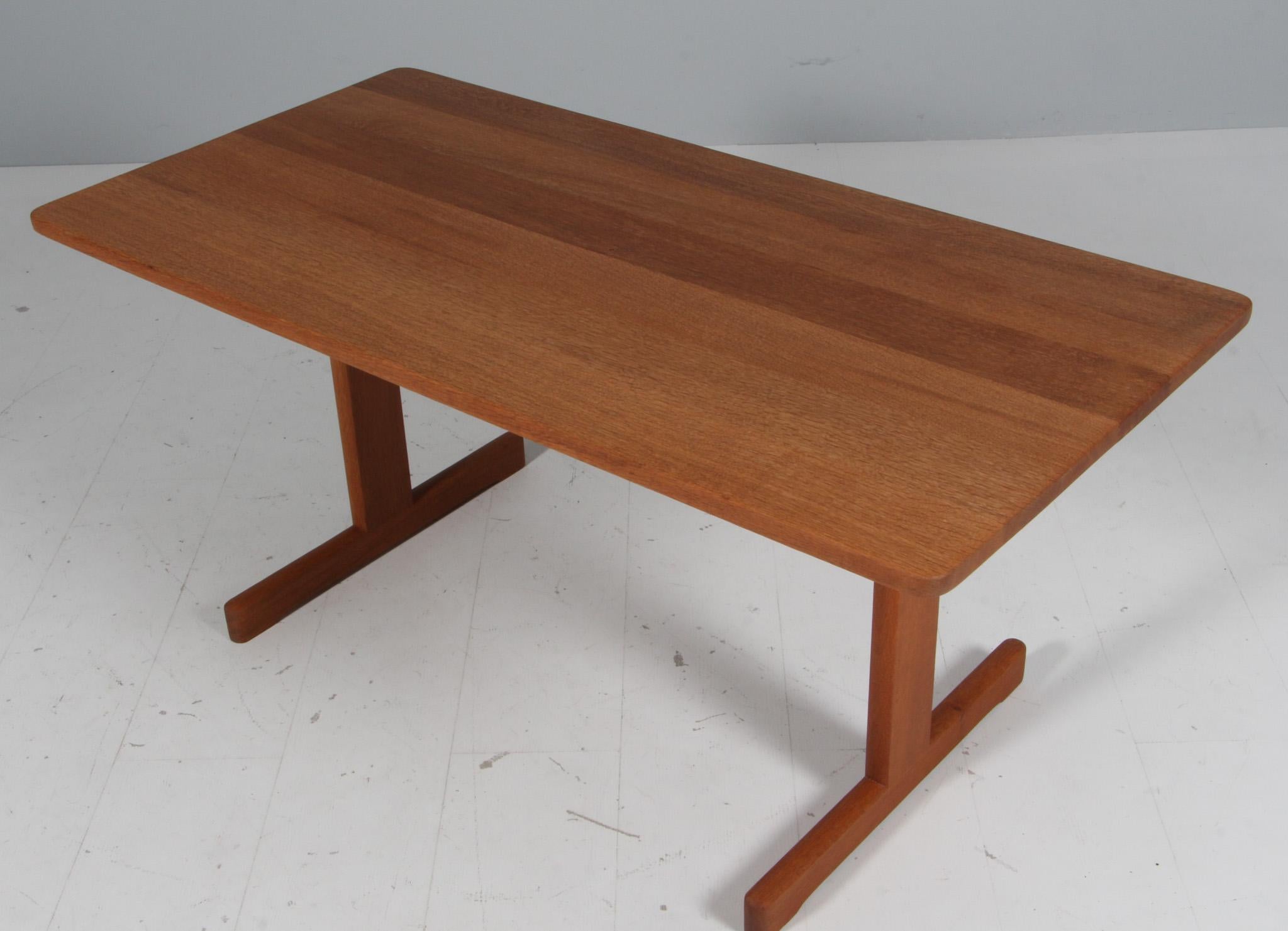 Børge Mogensen shaker sofa table in solid oiled oak.

Made by Fredericia Furniture.