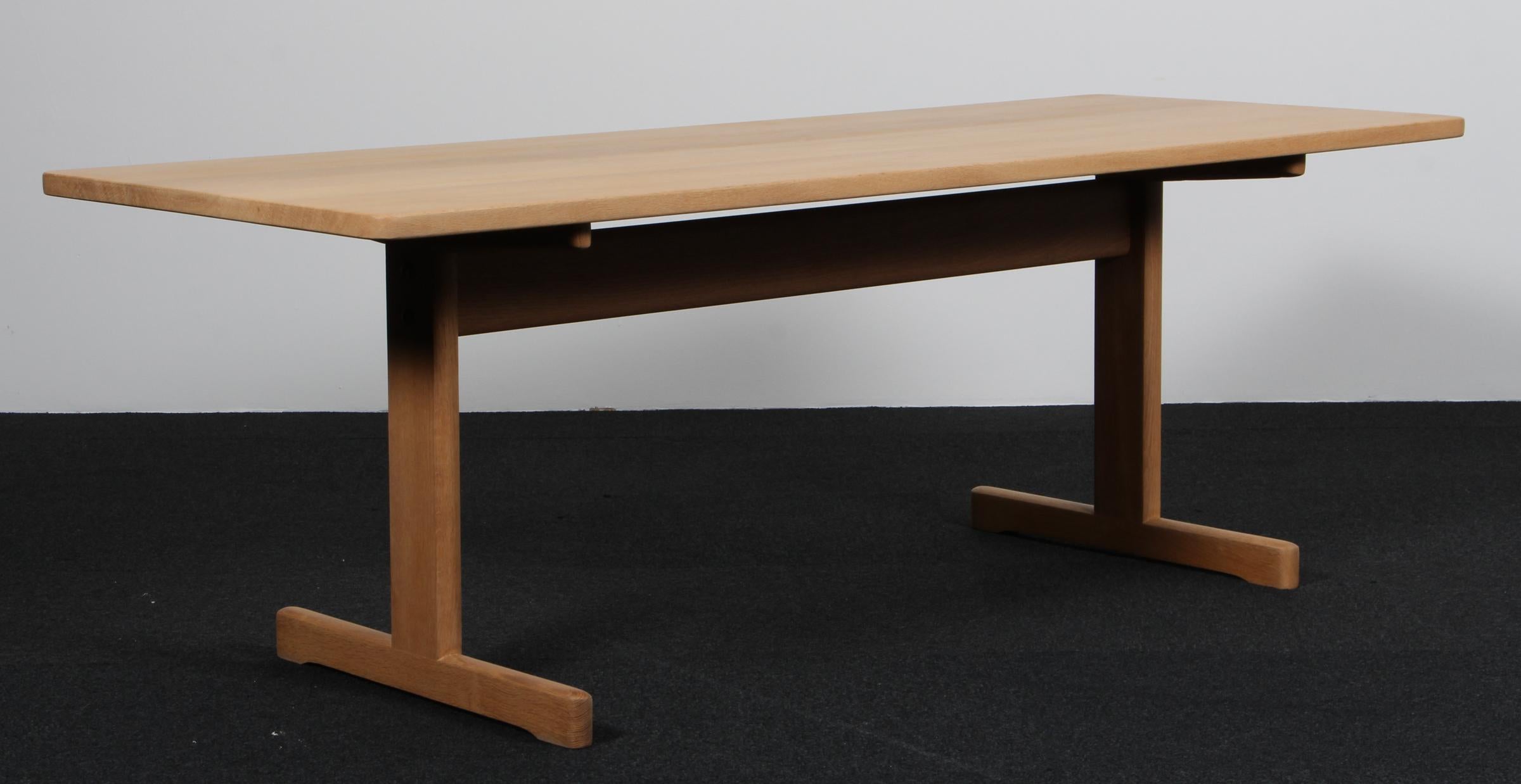 Børge Mogensen shaker sofa table in solid soap treated oak.

Made by Fredericia Furniture.