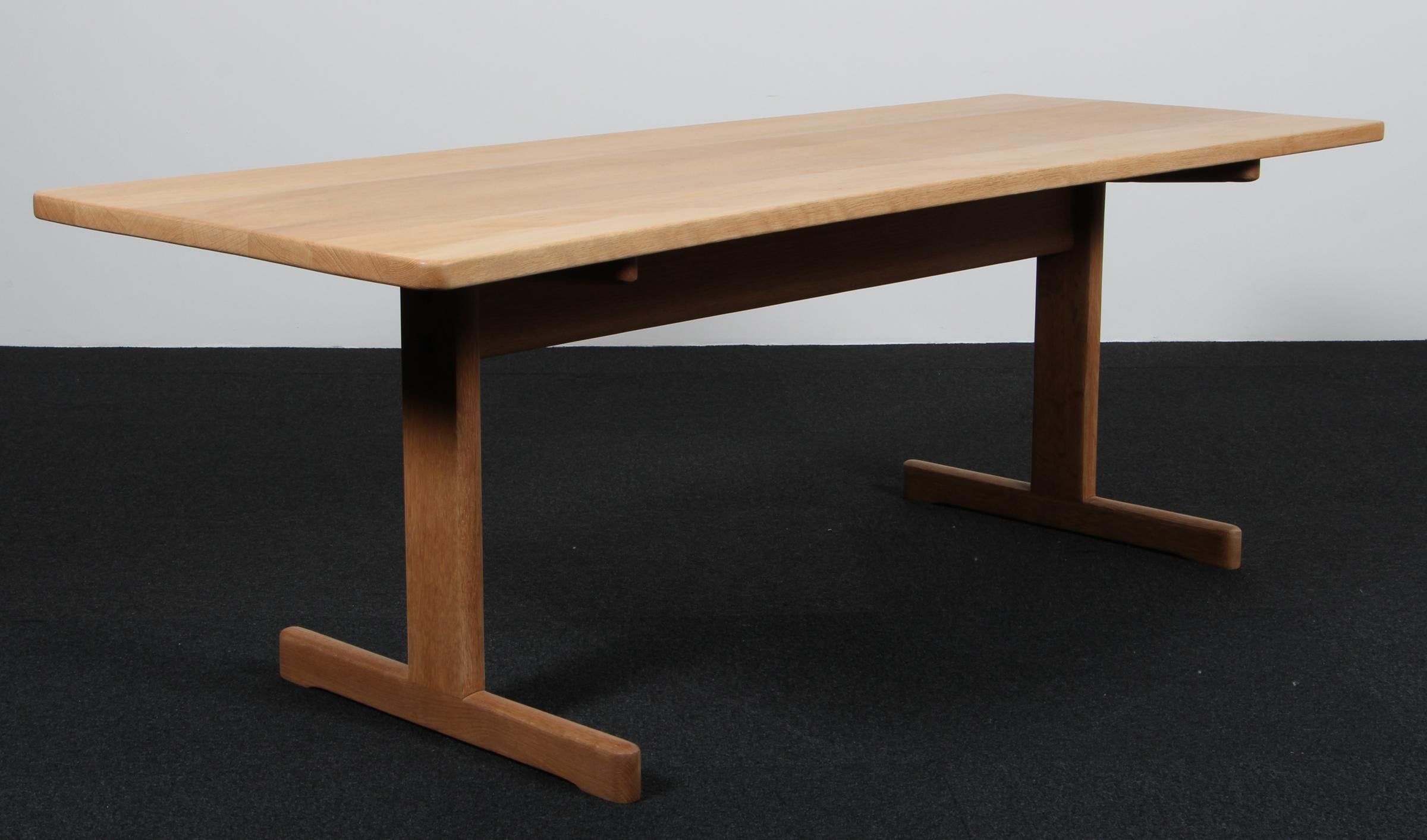 Børge Mogensen shaker sofa table in solid soap treated oak.

Made by Fredericia Furniture.