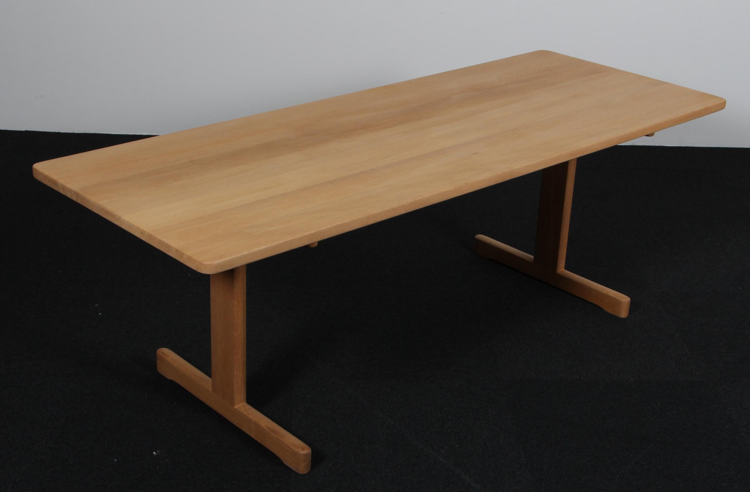 Scandinavian Modern Børge Mogensen shaker sofa table in solid oak, Denmark For Sale