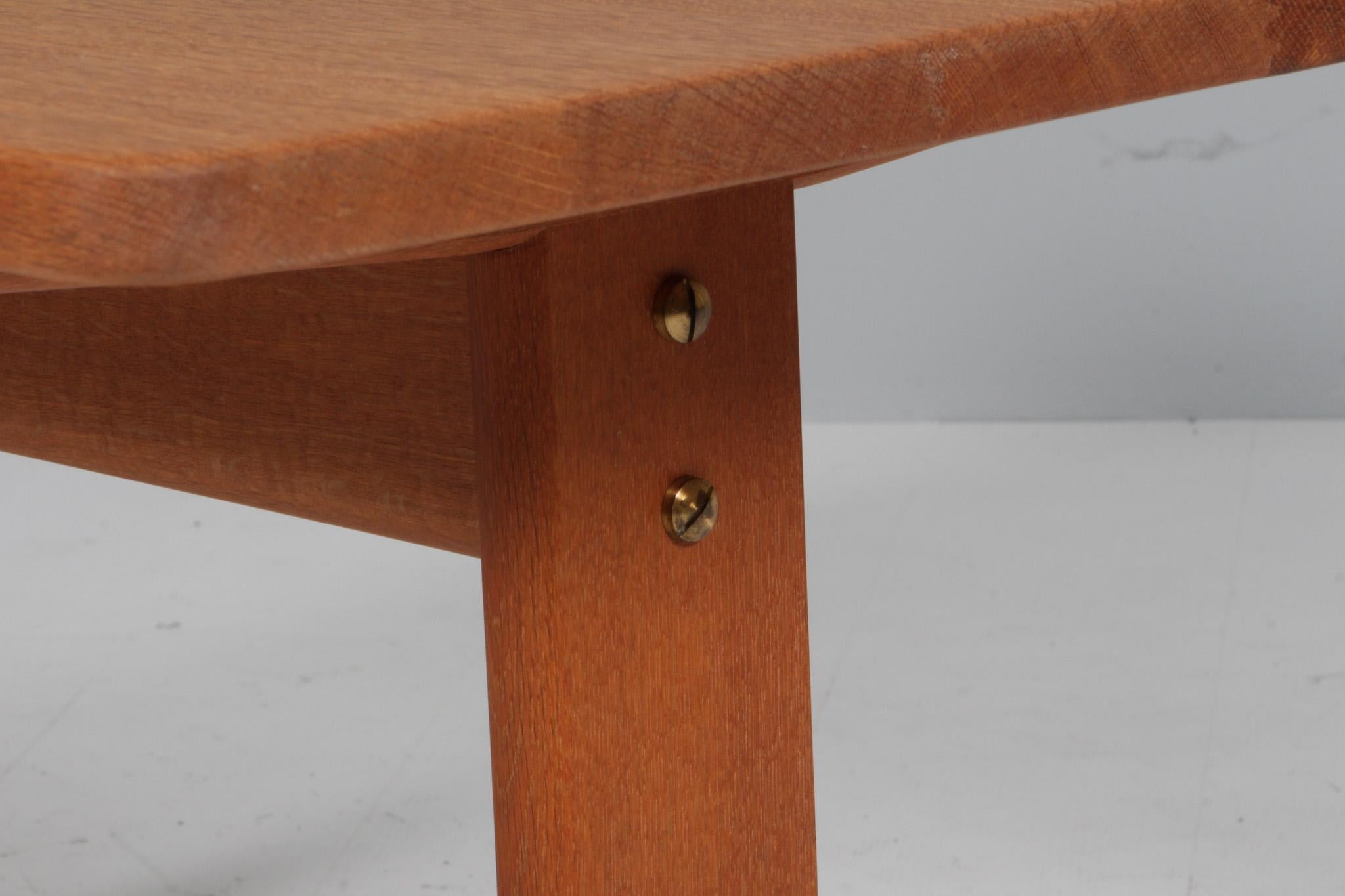 Mid-20th Century Børge Mogensen shaker sofa table in solid oak, Denmark For Sale