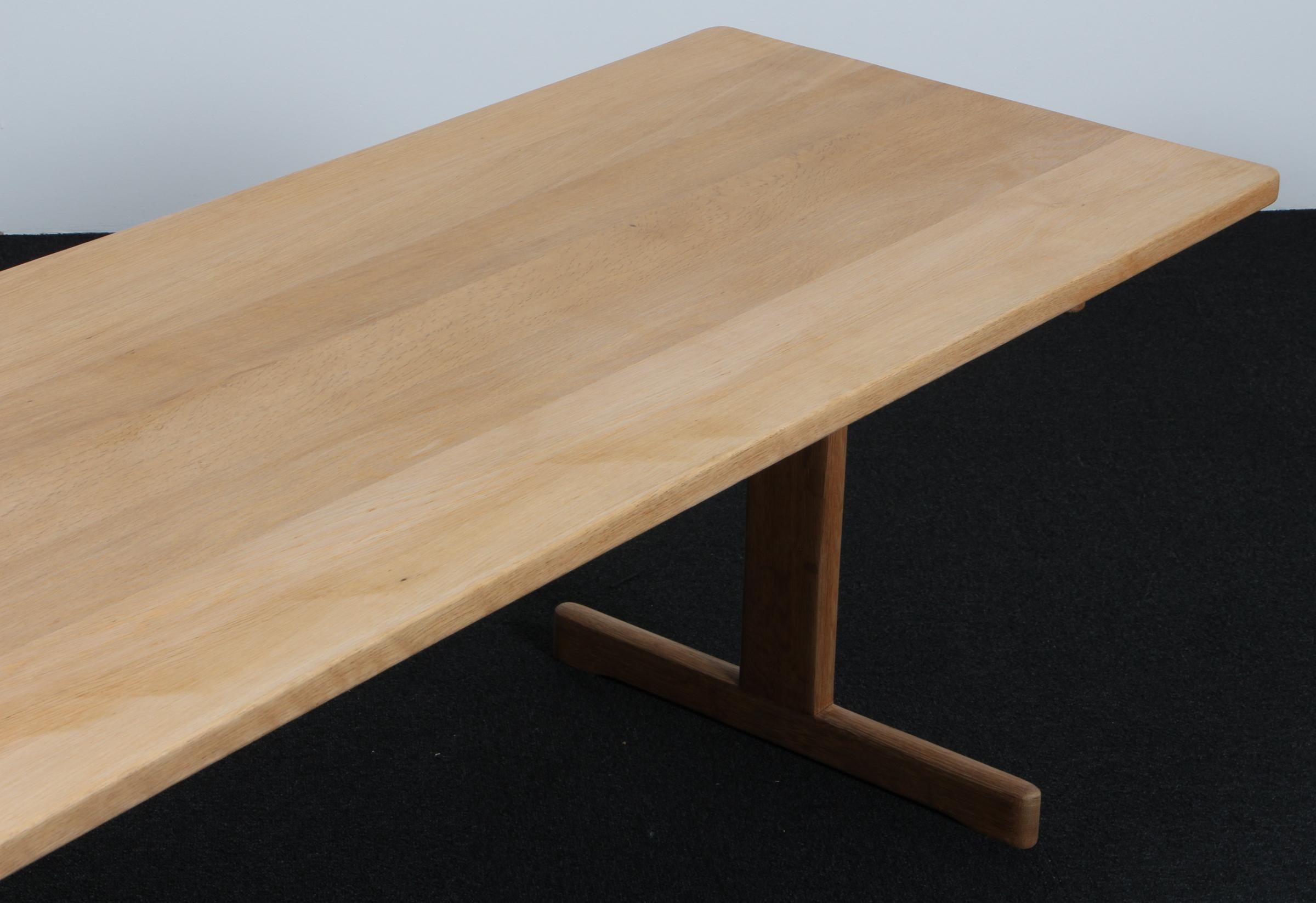 Milieu du XXe siècle Børge Mogensen shaker sofa table in solid oak, Denmark en vente