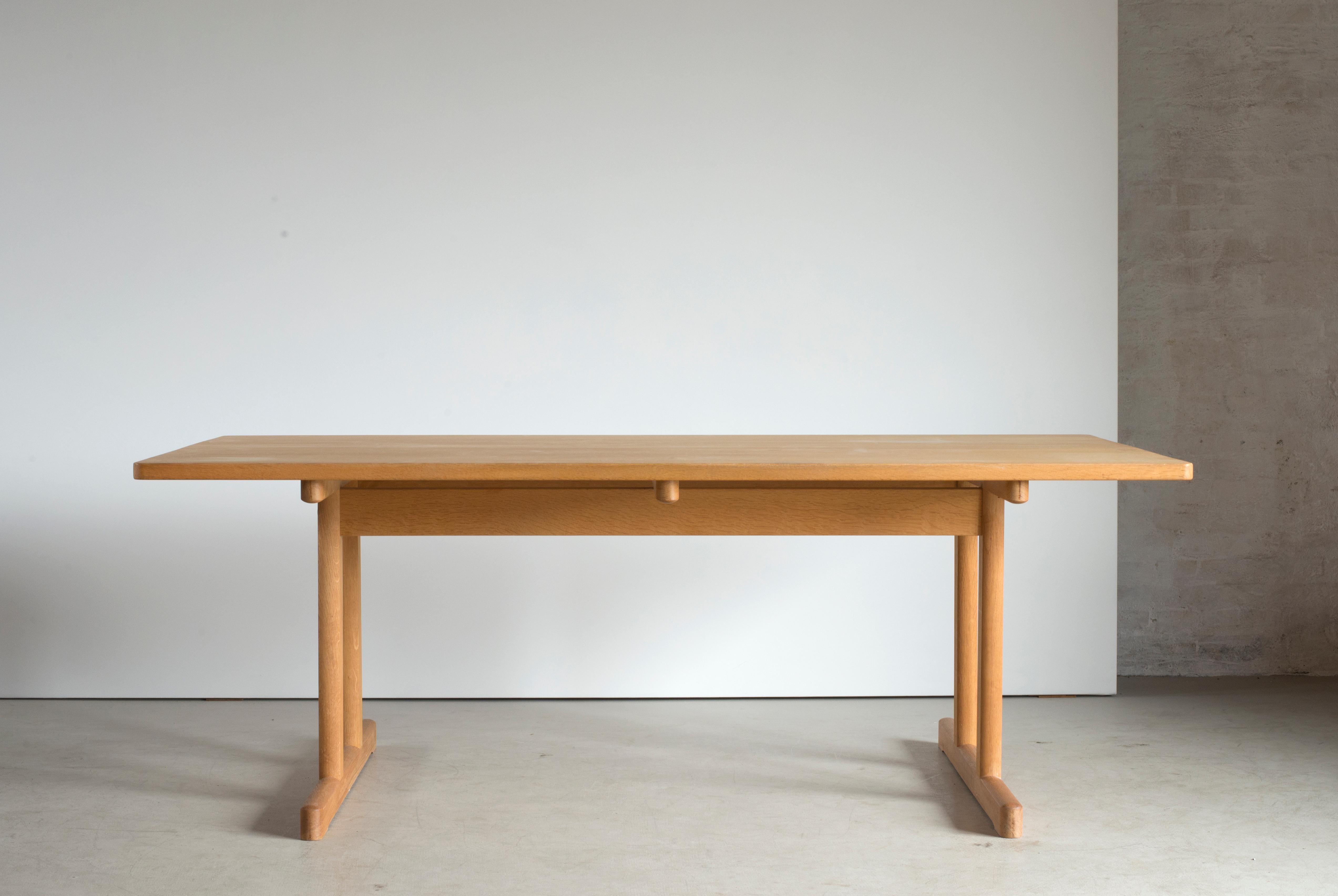 Børge Mogensen shaker table in solid oak. Executed by Fredericia Furniture.