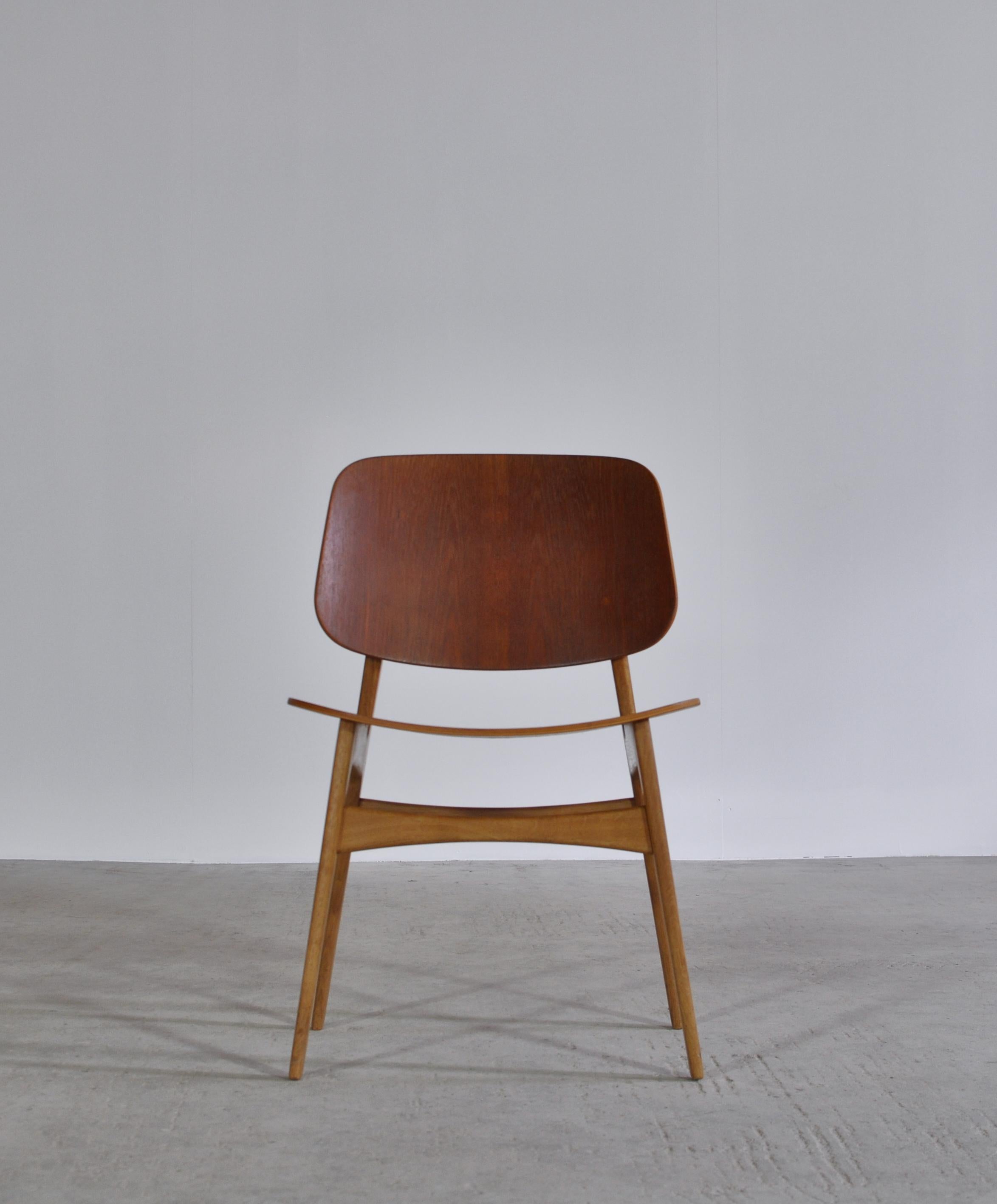 Scandinavian Modern Børge Mogensen Side Chair in Teak and Oak by Søborg Møbelfabrik in the 1950s