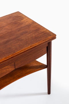 Børge Mogensen Side Table Model 149 Produced by Søborg Møbelfabrik in Denmark