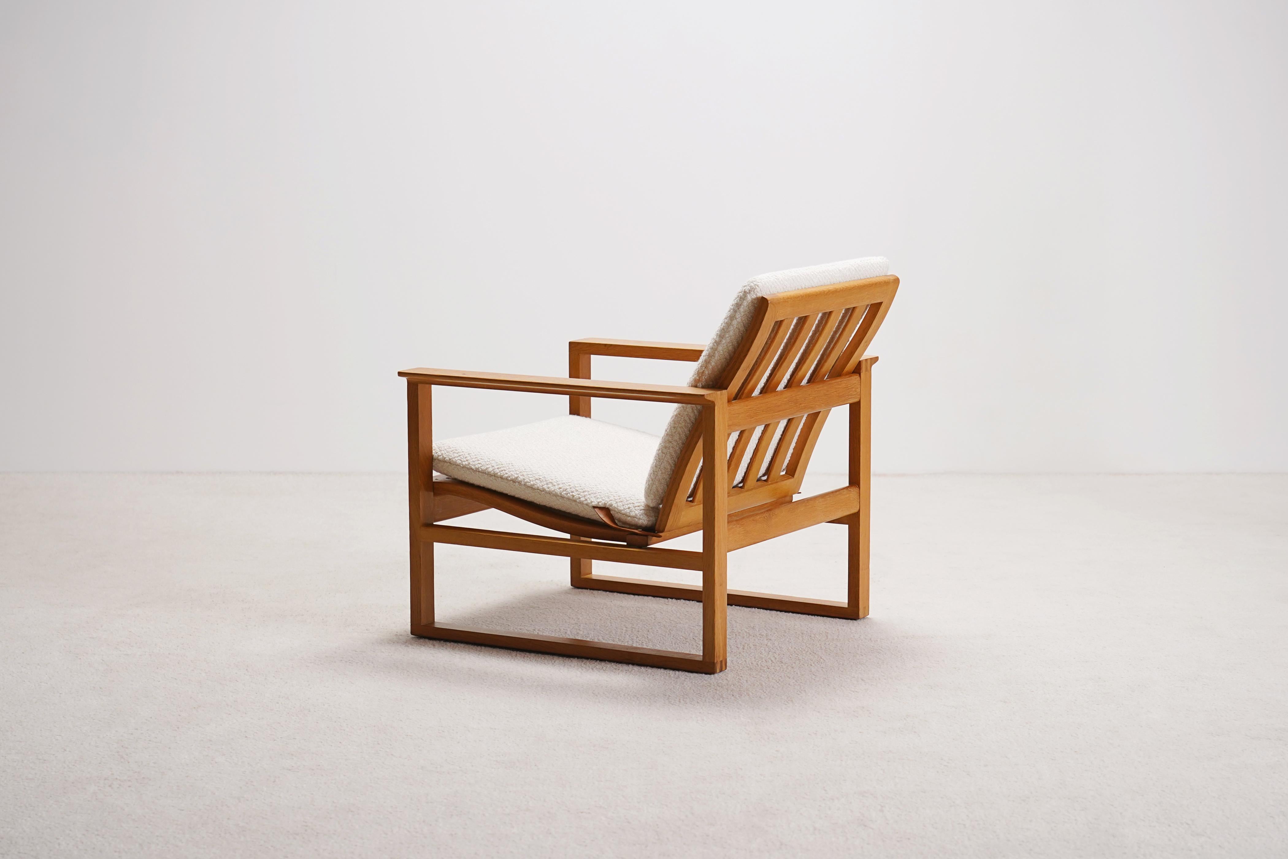 Milieu du XXe siècle Børge Mogensen, Fauteuil de salon simple en Oak Oak, modèle 2256. 1956. New Upholstery. en vente