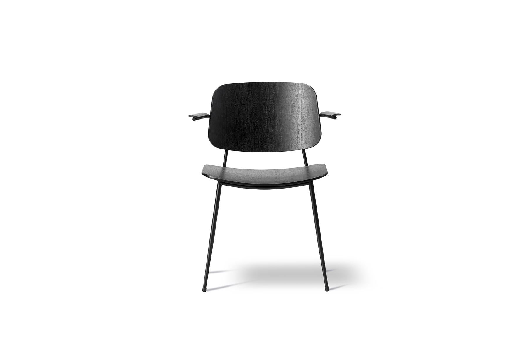 In 1952 Mogensen built onto the Søborg series with a steel-framed version, a design that he viewed as a reflection on international modernism. The generous back and seat with optional upholstery provides for many hours of use.