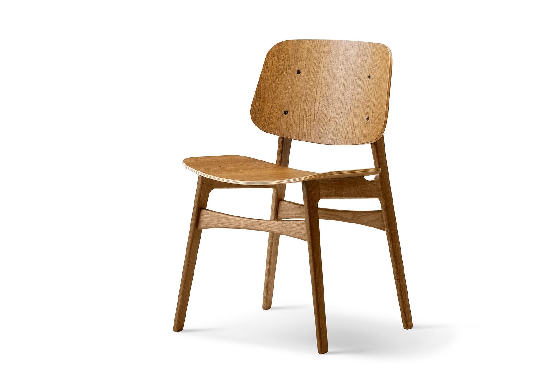 Mogensen presented the prototype for the Børge Mogensen Søborg chair in 1950. His intention was to fuse plywood shells with his signature solid wood functionalism. The generous back and seat with optional upholstery provides for many hours of use.