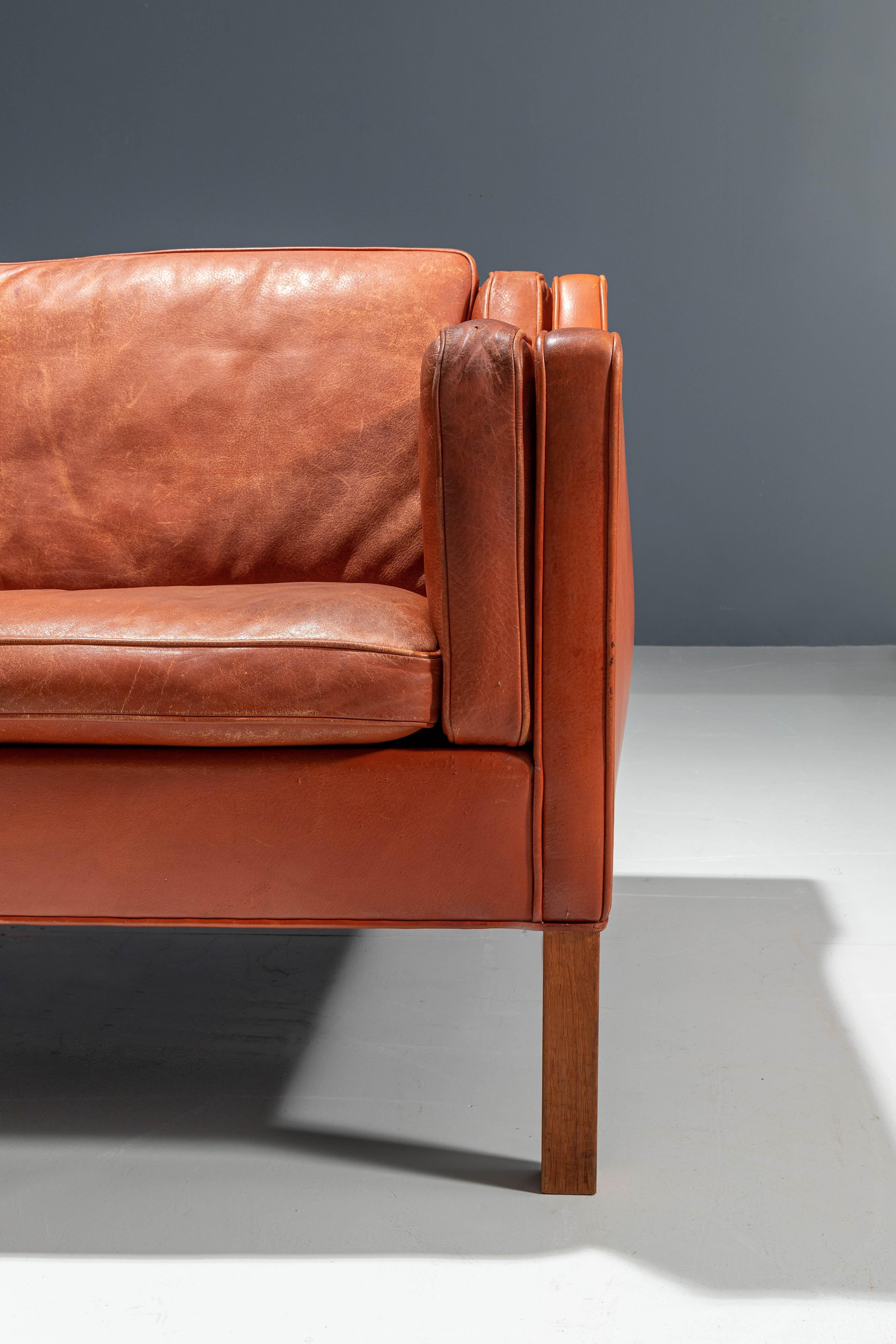 Børge Mogensen Sofa 2212 in Brick-Coloured Brown Leather and Oak, Denmark 1960's In Good Condition In Amsterdam, NL