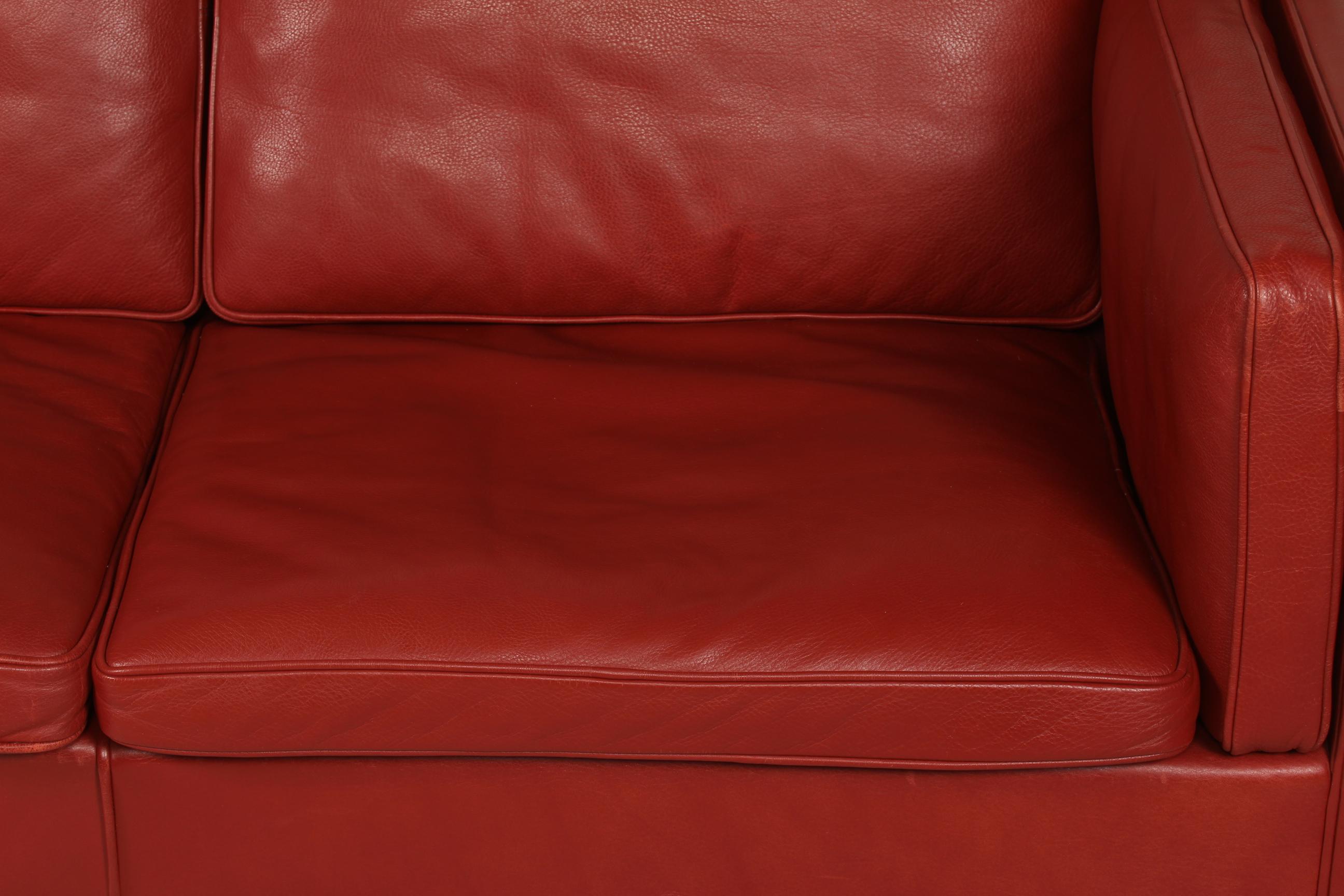 Børge Mogensen Sofa 2212 Red Brown Leather and Oak Fredericia Stolefabrik, 1986 In Good Condition In Silkeborg, Silkeborg