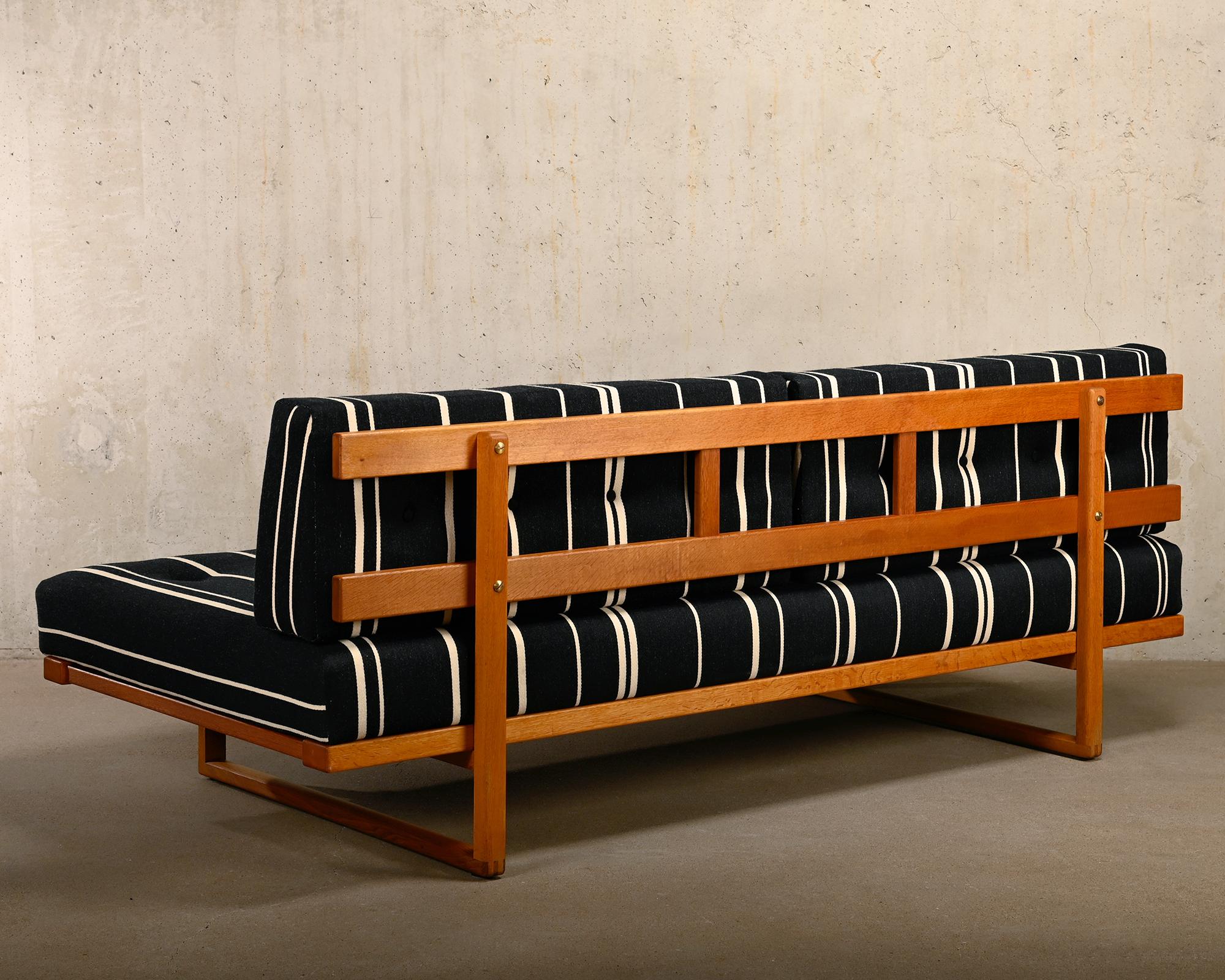 Mid-20th Century Børge Mogensen Sofa and Daybed 4312 in Oak and Wool by Fredericia Stolefabrik