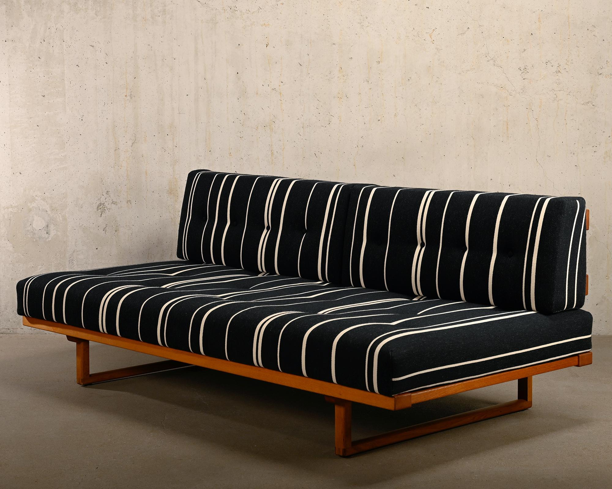 Metal Børge Mogensen Sofa and Daybed 4312 in Oak and Wool by Fredericia Stolefabrik
