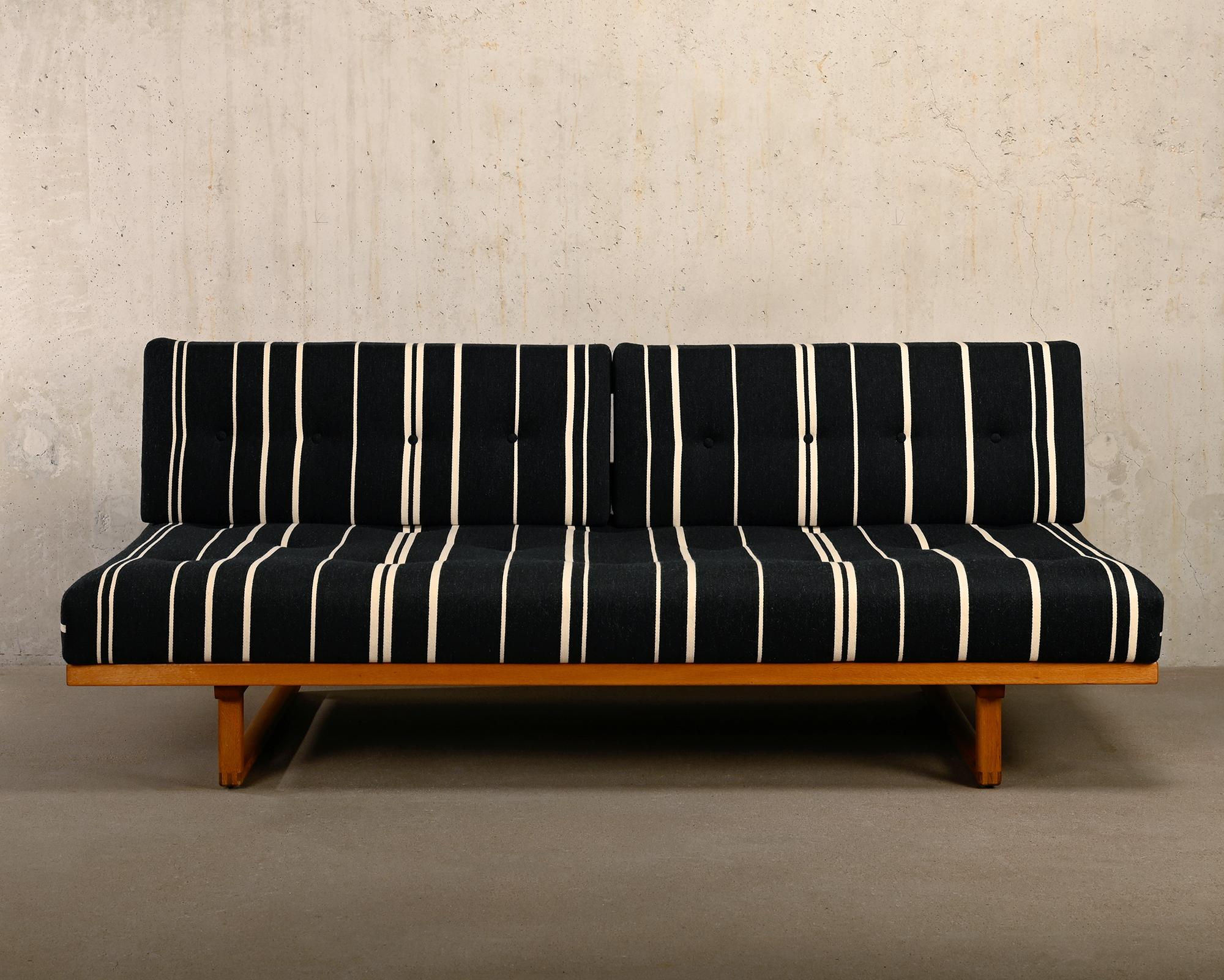Børge Mogensen Sofa and Daybed 4312 in Oak and Wool by Fredericia Stolefabrik 1