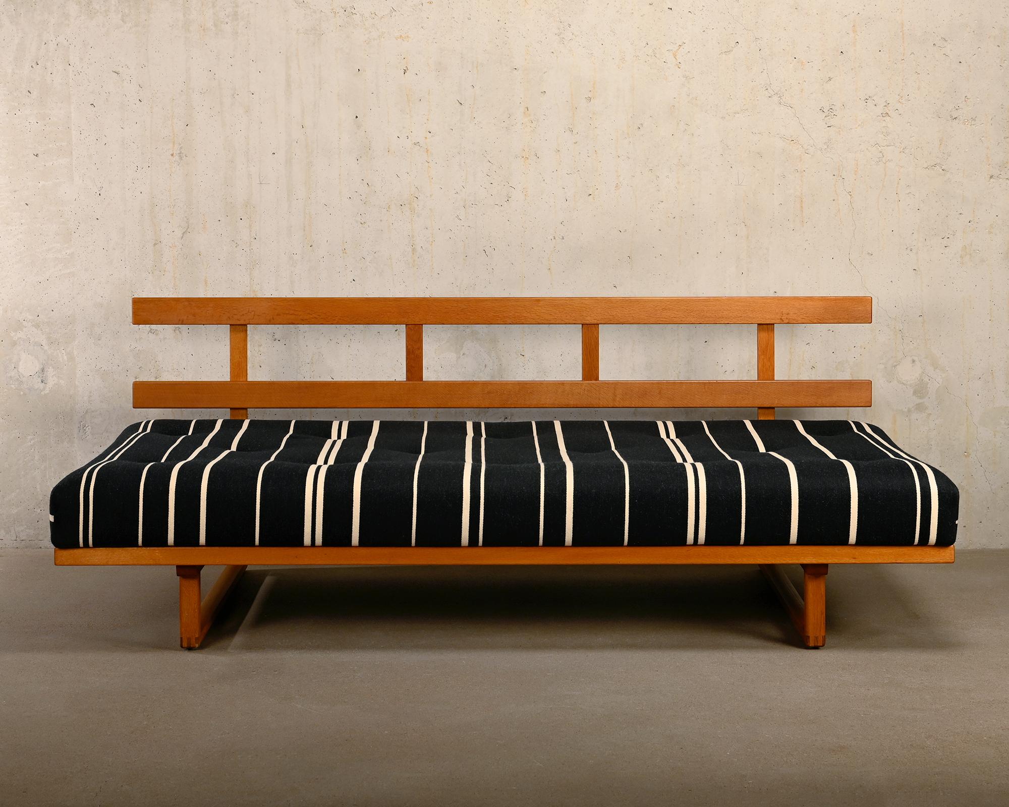 Børge Mogensen Sofa and Daybed 4312 in Oak and Wool by Fredericia Stolefabrik 2