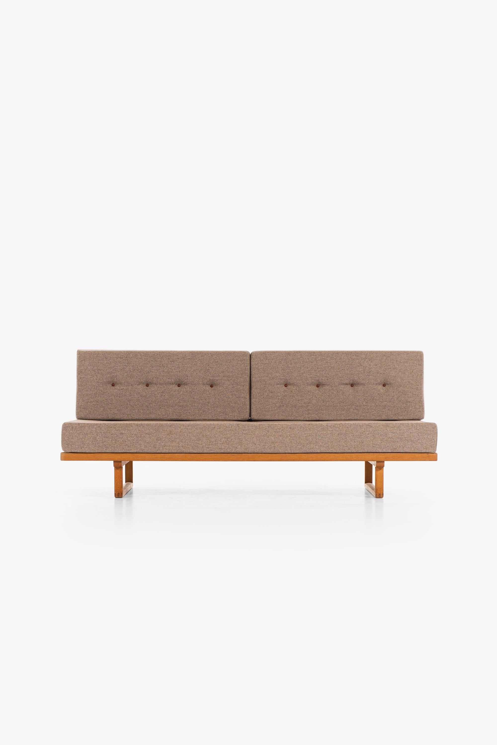 Seltenes Sofa/Tagesbett Modell 4311/4312 entworfen von Børge Mogensen. Hergestellt von der Fredericia Stolenfabrik in Dänemark.