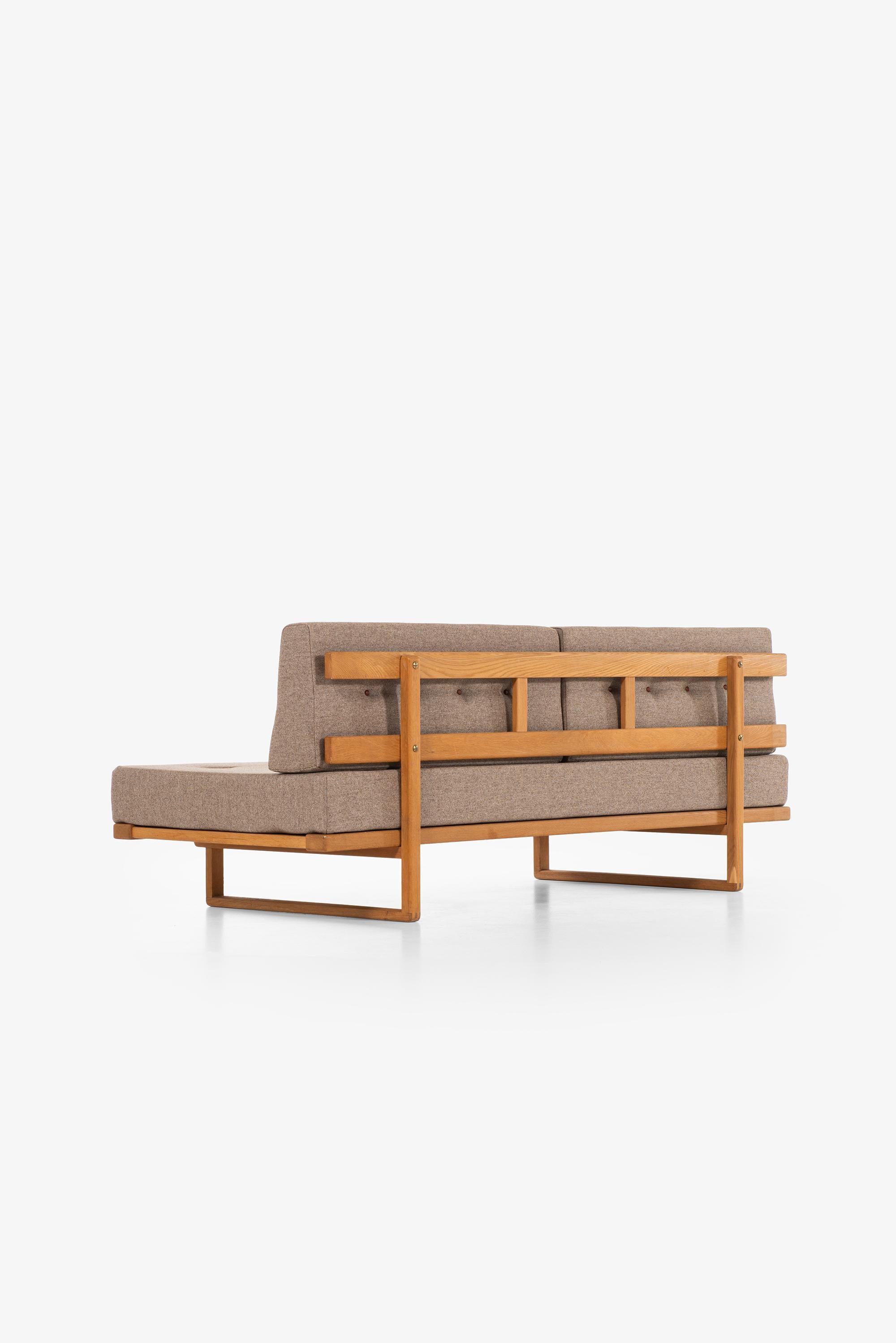 Scandinavian Modern Børge Mogensen Sofa / Daybed Model 4311/4312 by Fredericia in Denmark For Sale