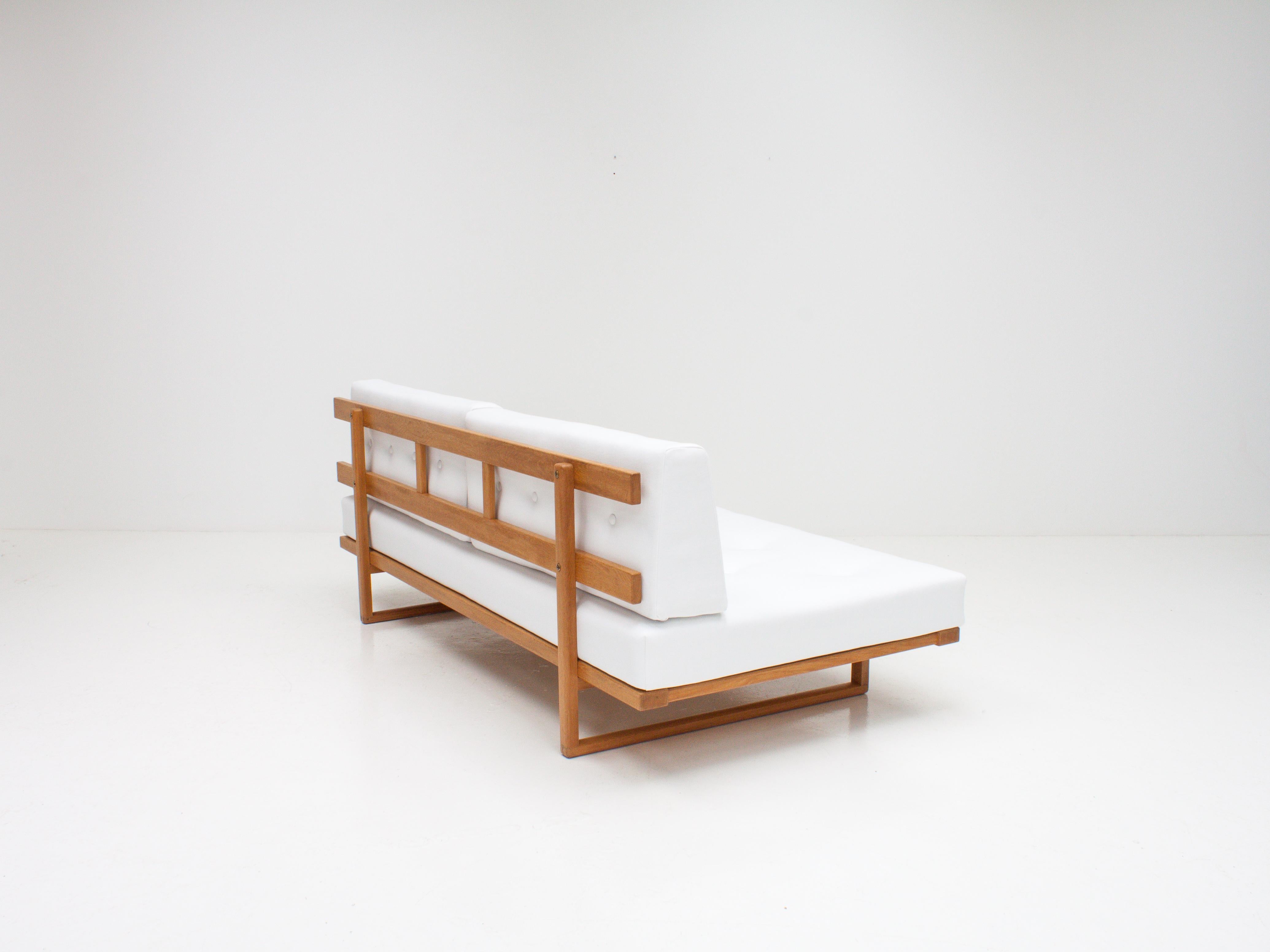 Børge Mogensen Sofa / Daybed Model 4311/4312 in Pierre Frey, Fredericia, Denmark 4