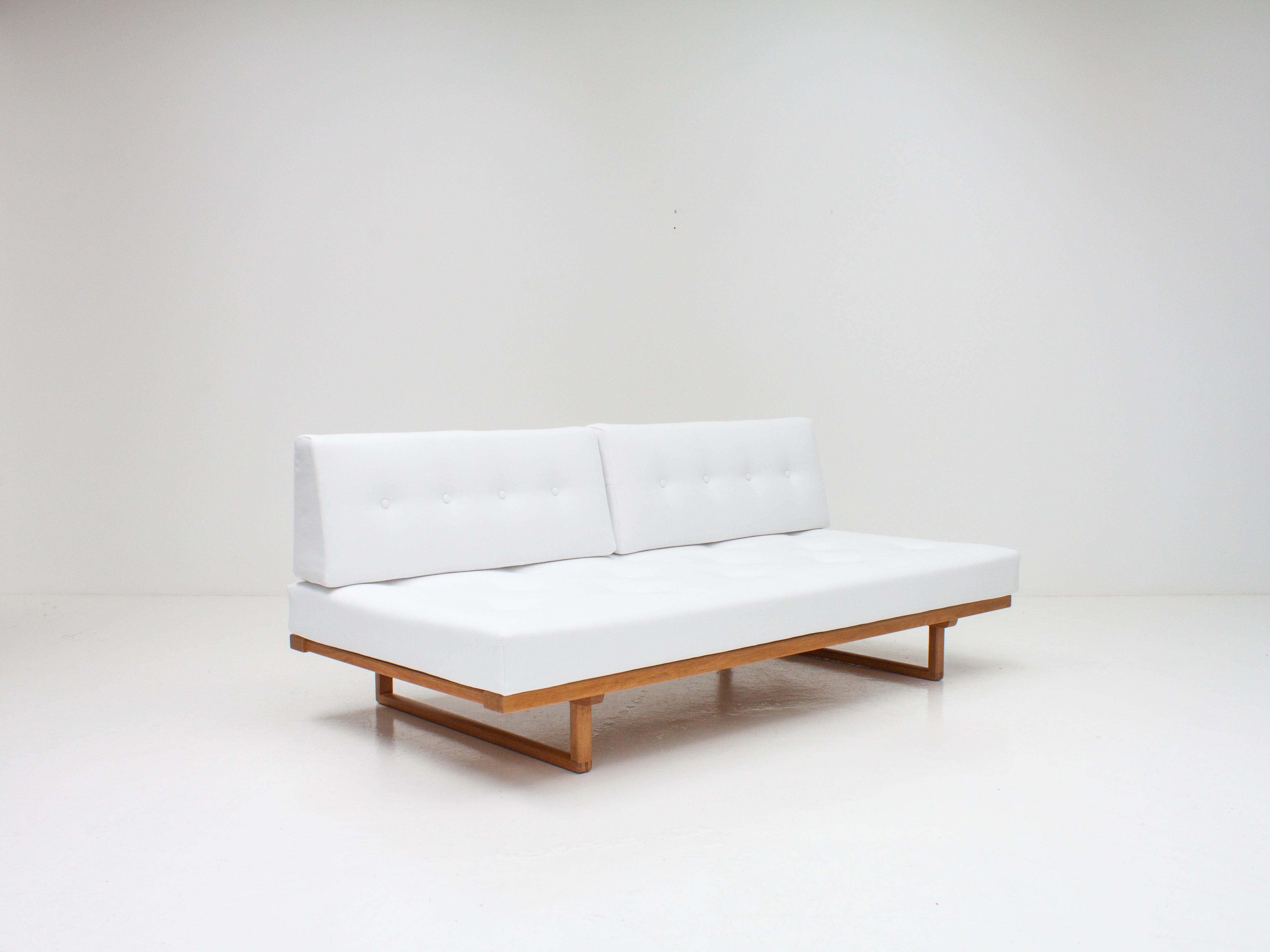 Børge Mogensen Sofa / Daybed Model 4311/4312 in Pierre Frey, Fredericia, Denmark 5