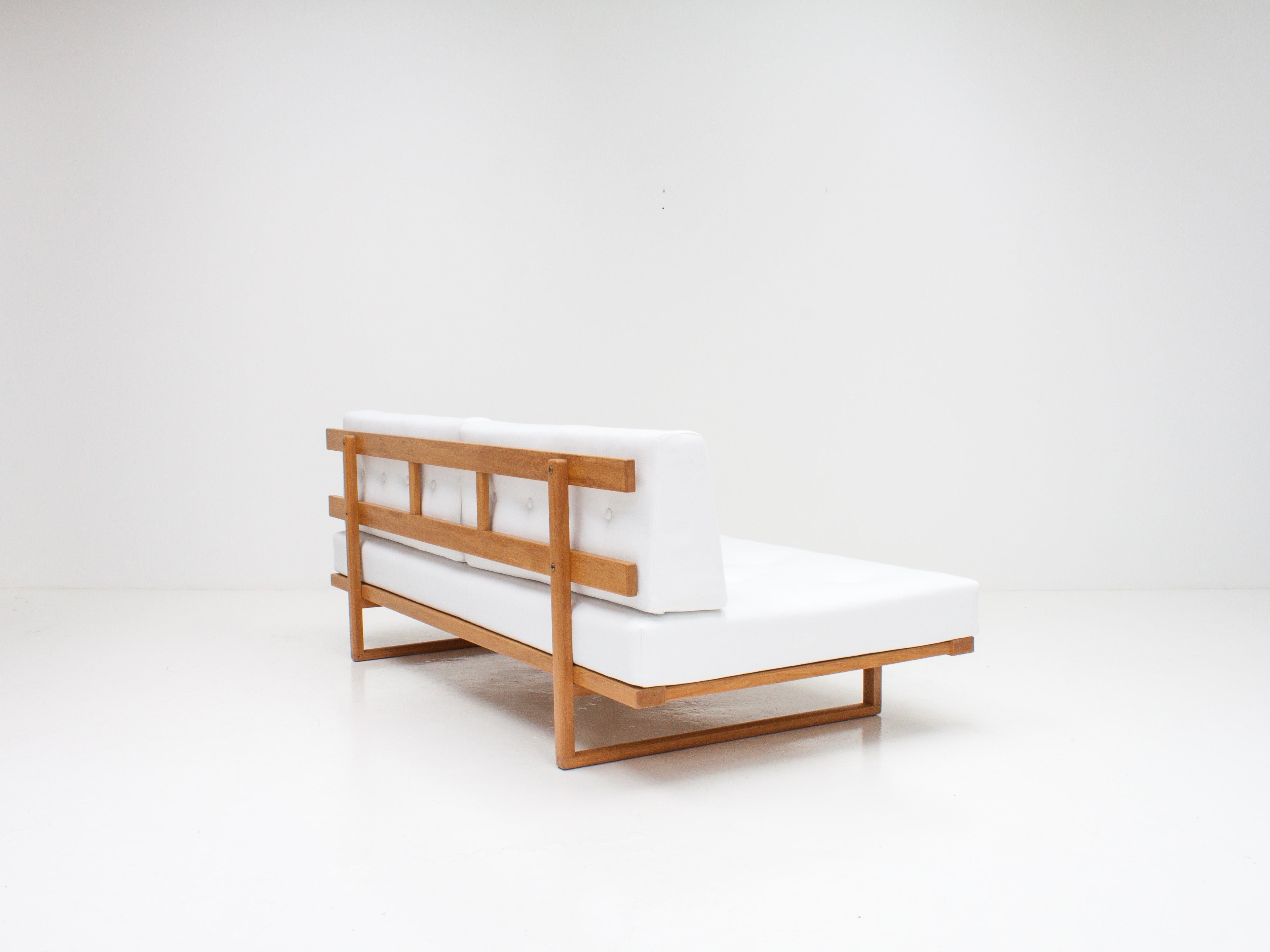 Børge Mogensen Sofa / Daybed Model 4311/4312 in Pierre Frey, Fredericia, Denmark 10