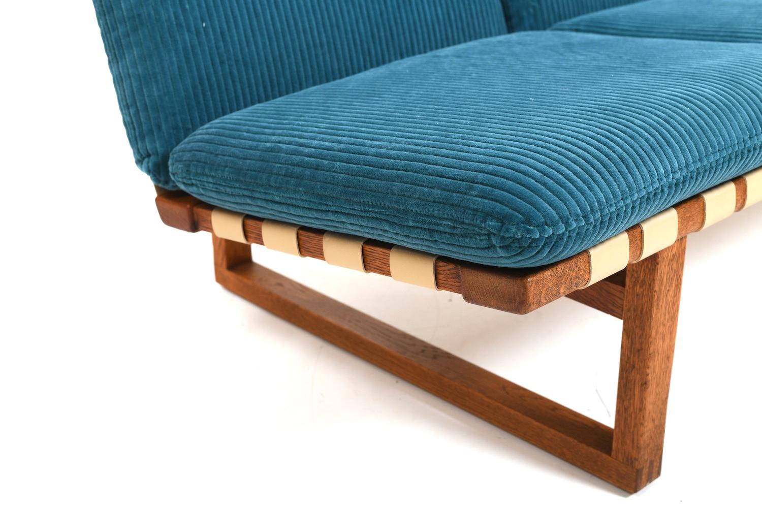 Canapé Børge Mogensen Modèle 211 New Upholstered en vente 5