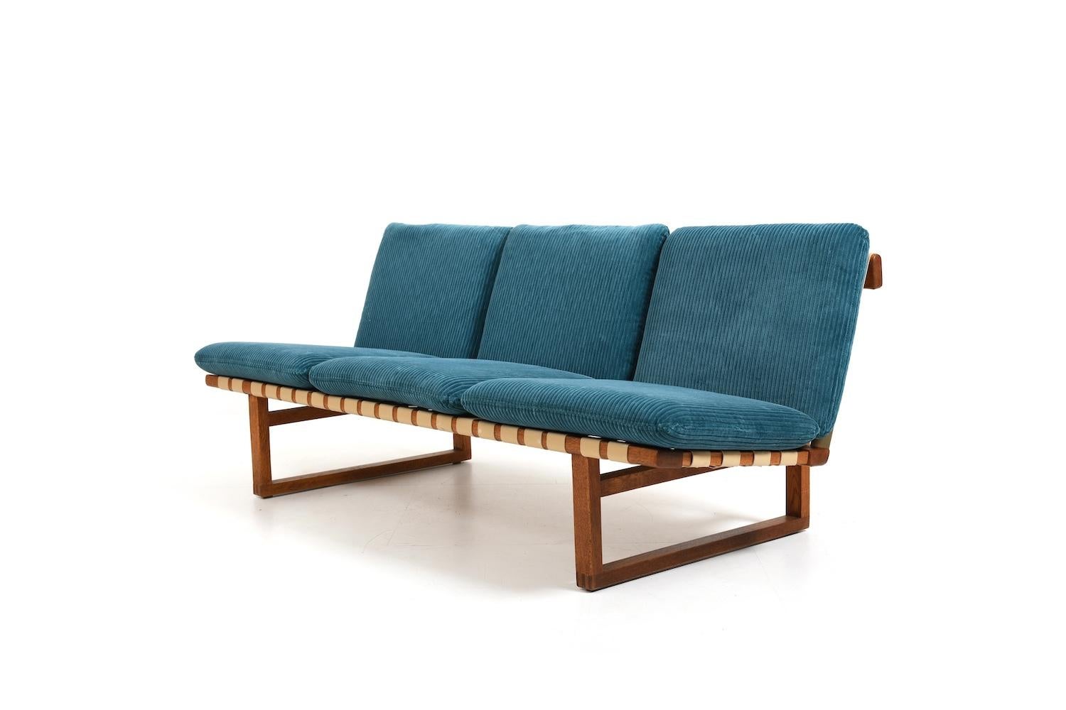 Sofa, model 211 by Børge Mogensen for Fredericia Stolefabrik 1956. Early production 1950s. Made in solid oak. We cleaned the sofa to preserve its old patina and got new straps, new cushions and a new petrol-colored velor fabric.