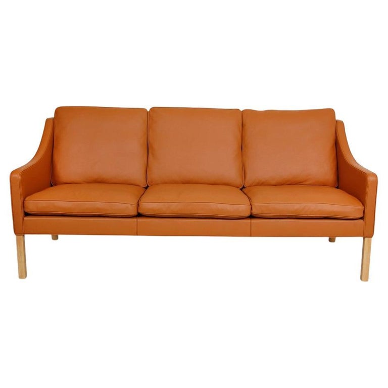 Børge Mogensen Sofa, Model 2209, newly upholstered with cognac bison  leather For Sale at 1stDibs