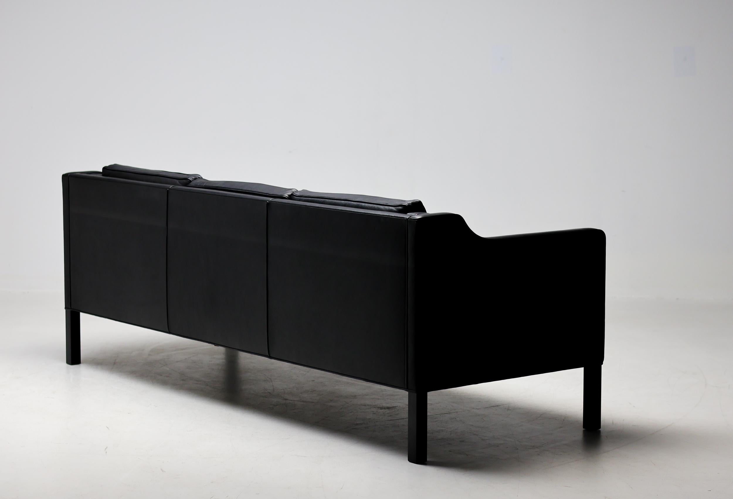 Divano a 3 posti in pelle nera Børge Mogensen Modello 2213 di Fredericia Denmark in vendita 4