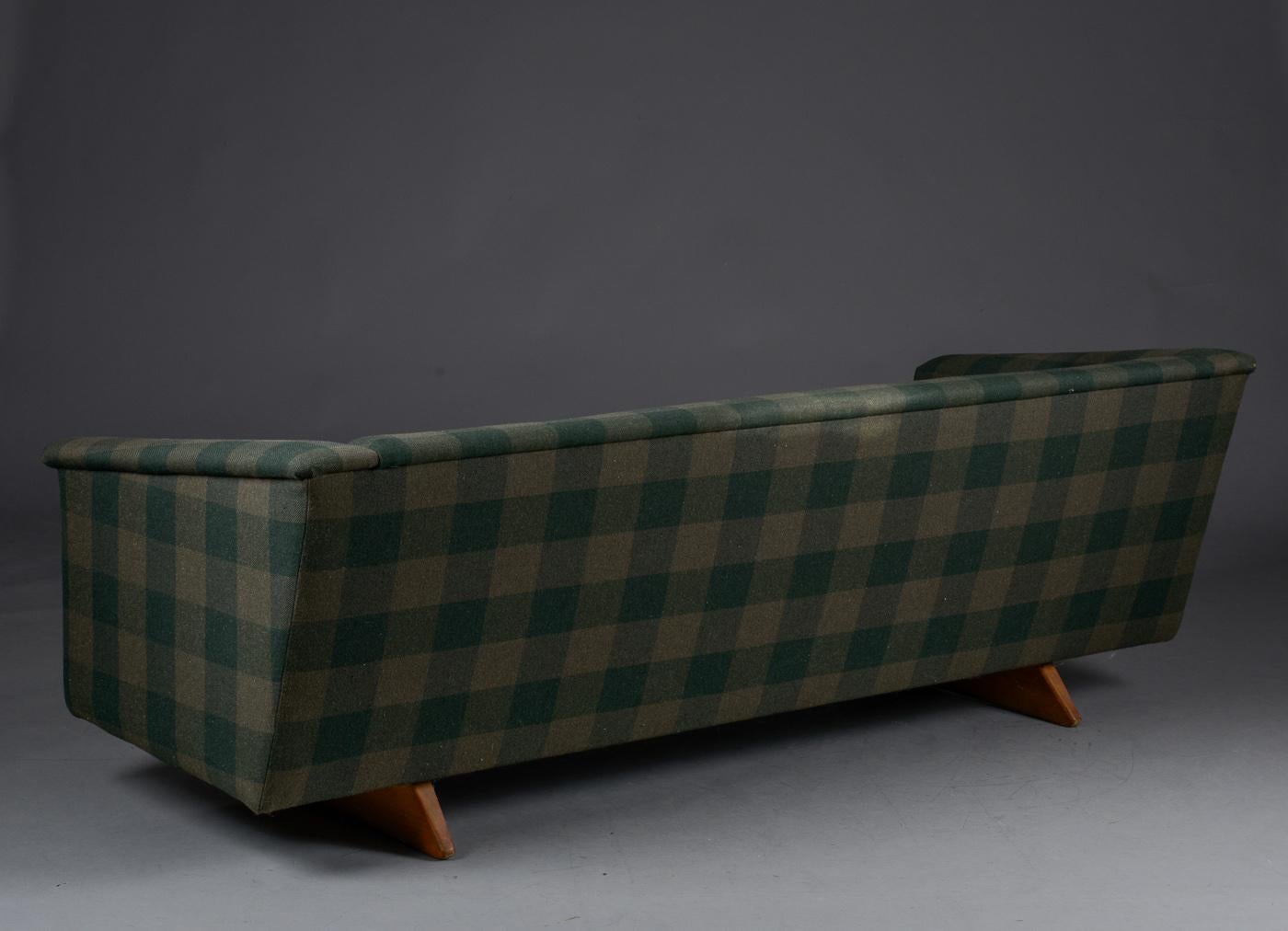 Scandinavian Modern Børge Mogensen Sofa Model 4853 Made by Tage Kristensen, 1953 For Sale