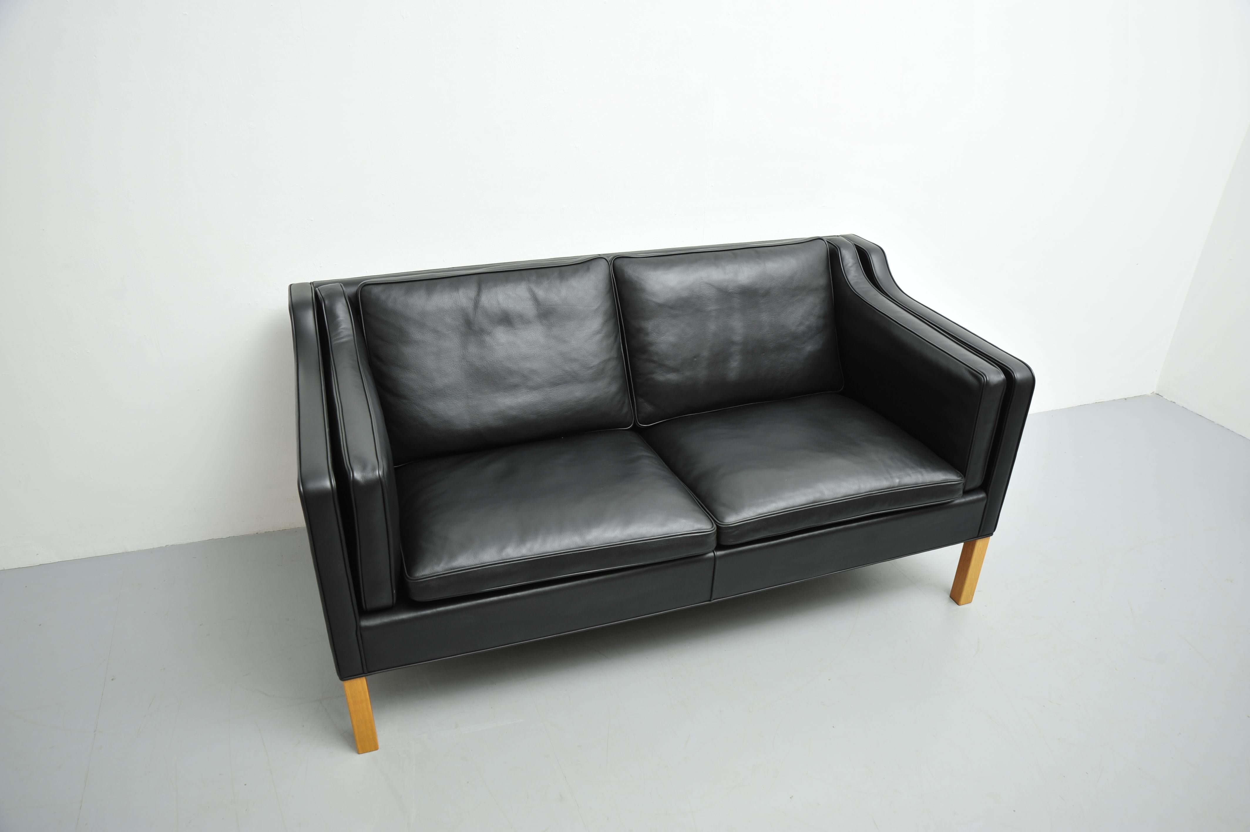 BØRGE MOGENSEN SOFA MODELL 2212 Mid Century black Leather tow seater  For Sale 7