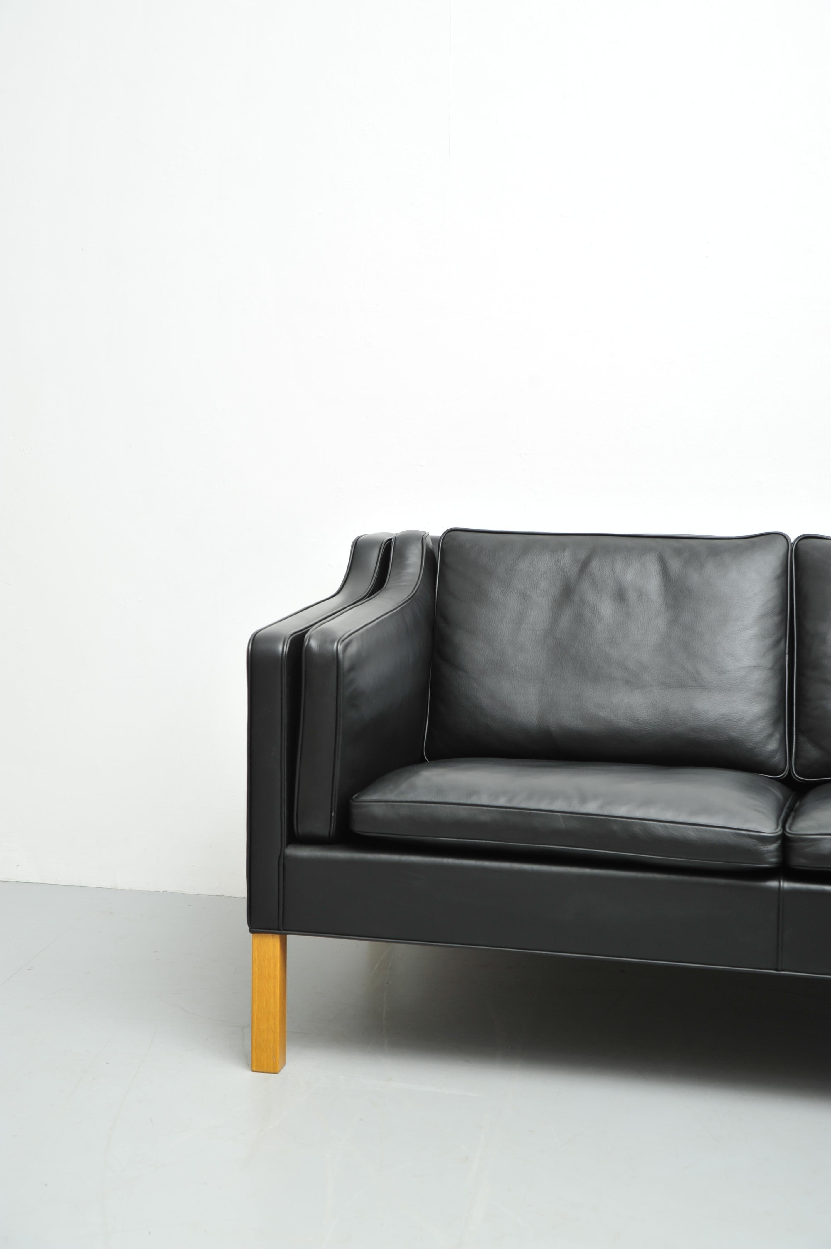 BØRGE MOGENSEN SOFA MODELL 2212 Mid Century black Leather tow seater  For Sale 8