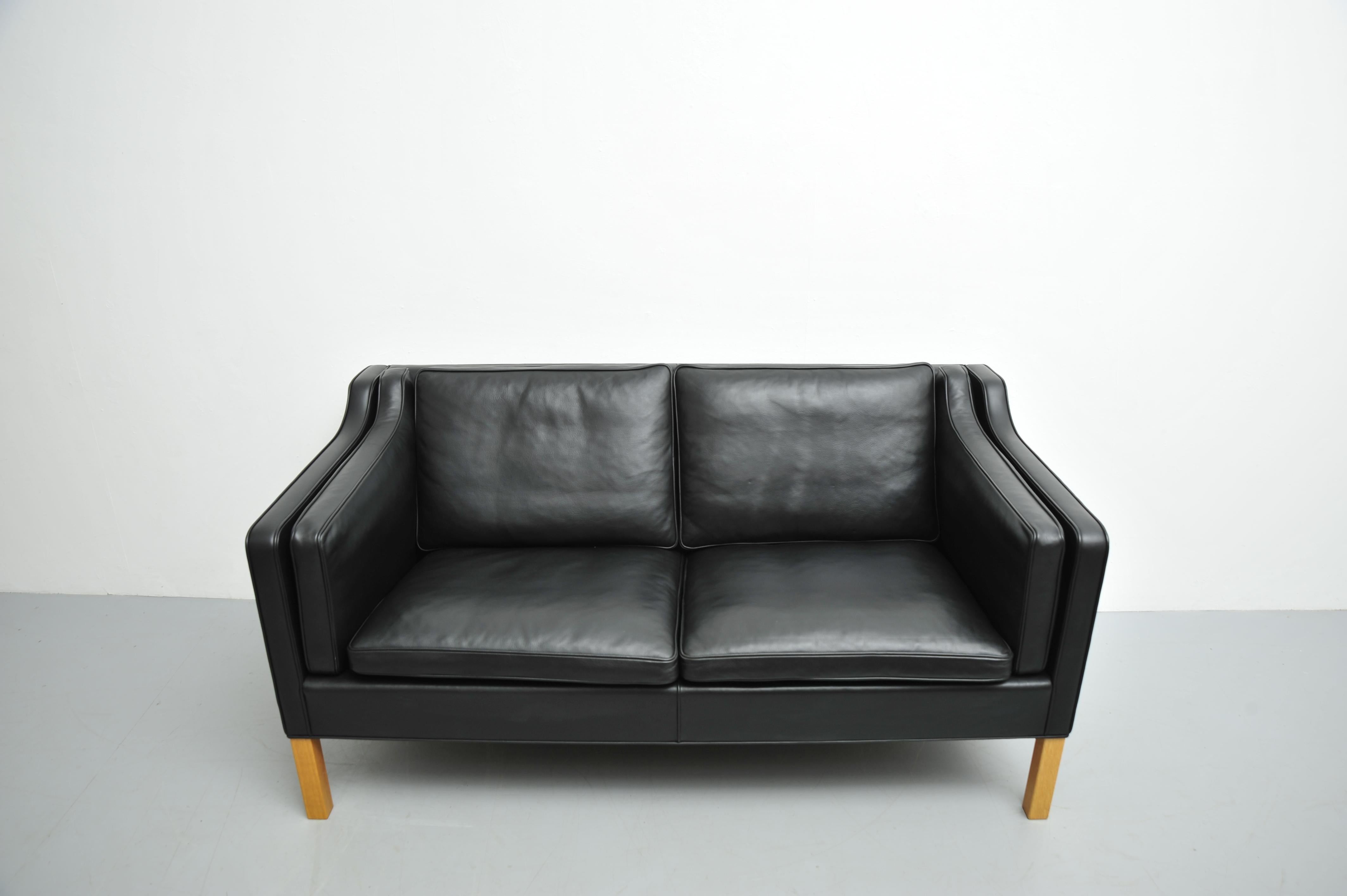 20th Century BØRGE MOGENSEN SOFA MODELL 2212 Mid Century black Leather tow seater  For Sale