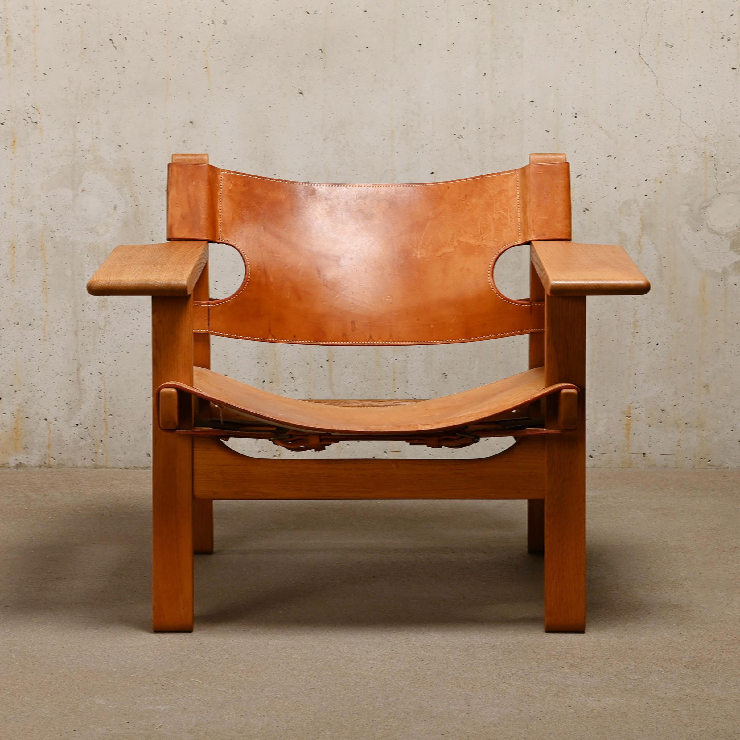 Iconic vintage Spanish chair by Børge Mogensen for Fredericia Stolefabrik, Denmark, 1958. Solid oak frame with cognac saddle leather all in very good vintage condition. Light traces of use with beautiful aged leather and wood.

Fantastic, simple