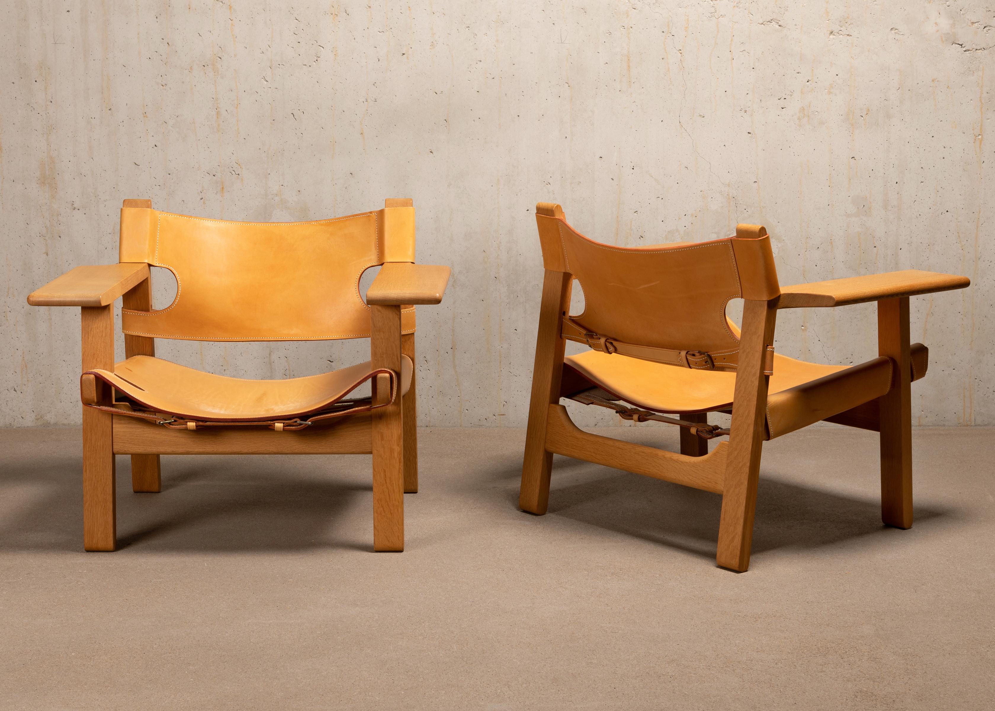 Iconic set of Spanish chairs by Børge Mogensen for Fredericia Stolefabrik, Denmark, 1958. Solid soaped oak frame with natural saddle leather all in very good / excellent vintage condition. Minor traces of use with beautiful young aged leather and