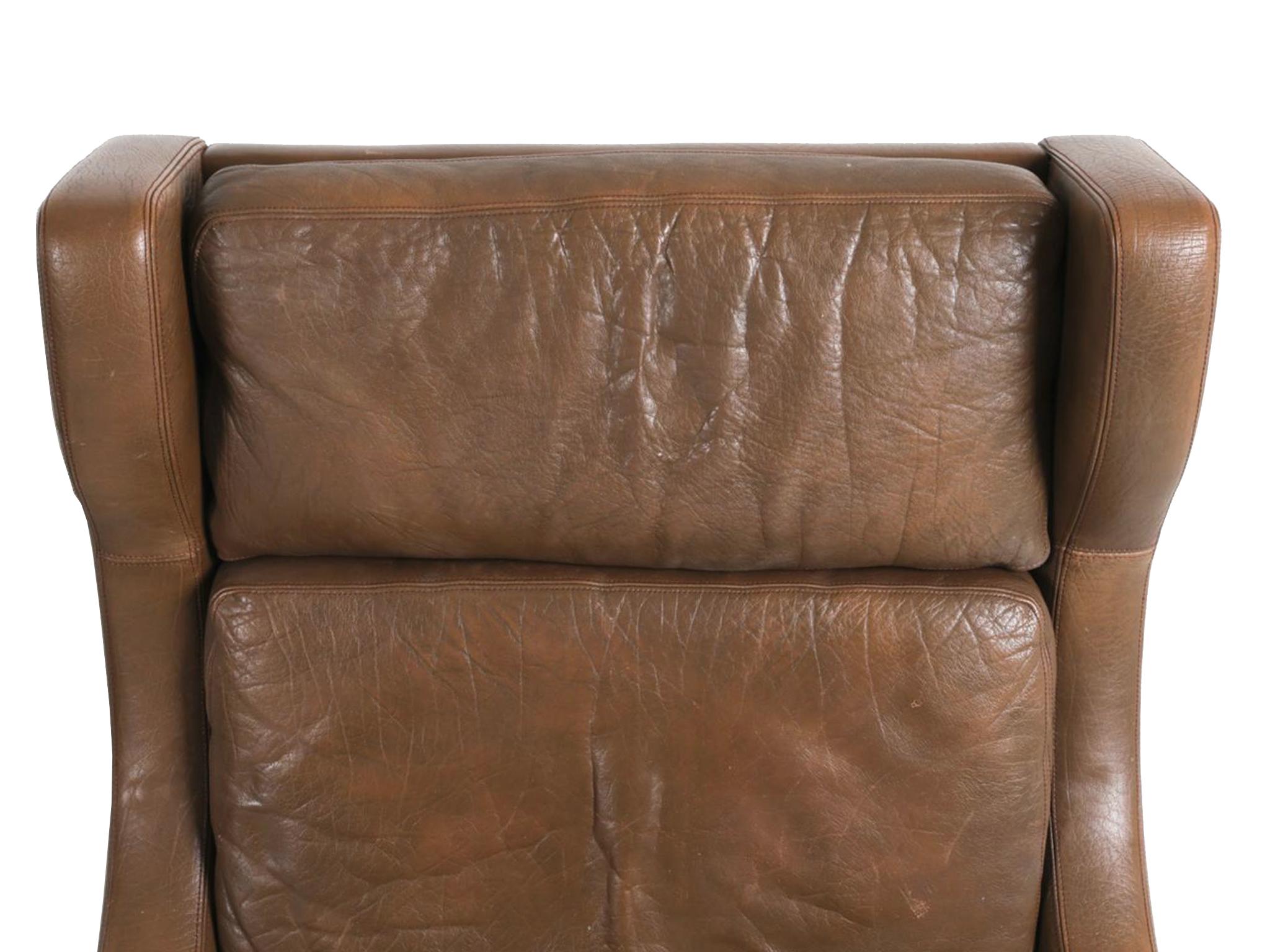 Børge Mogensen Style Leather Armchairs with Ottomans - a Pair In Good Condition For Sale In New York, NY