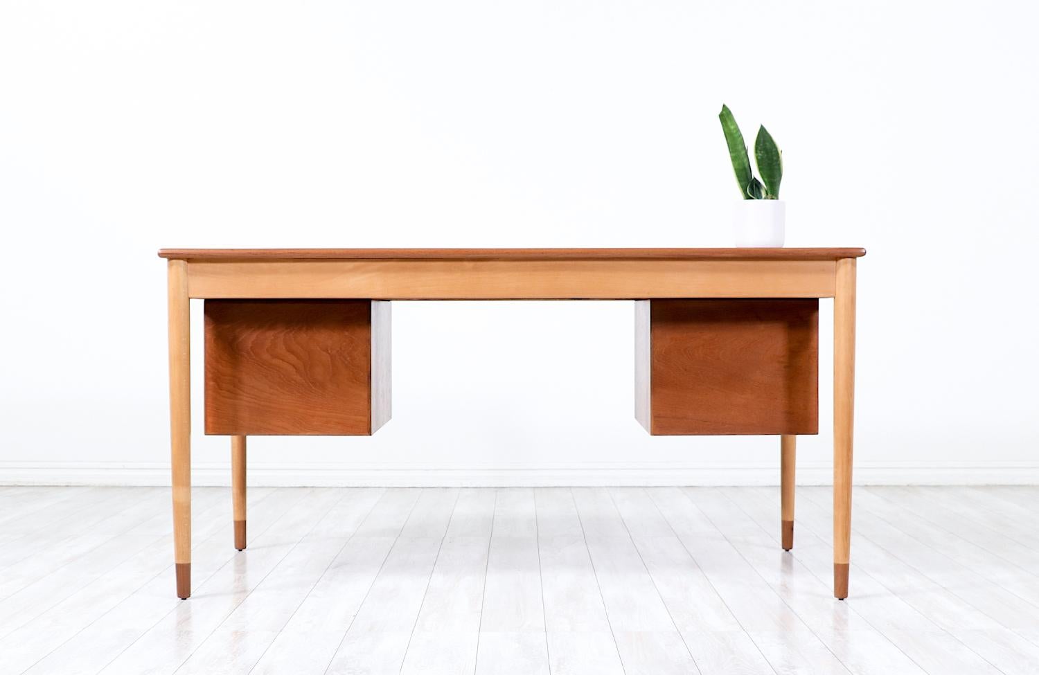 Danish Expertly Restored - Børge Mogensen Teak & Oak Executive Desk for Søborg Møbler For Sale