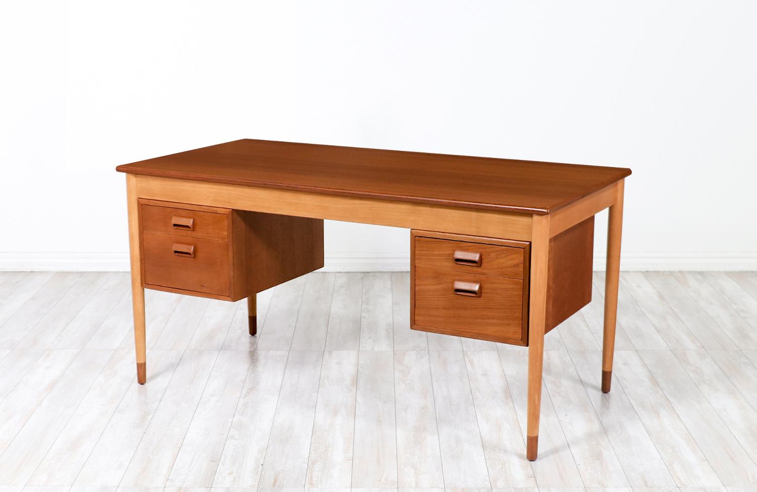 Expertly Restored - Børge Mogensen Teak & Oak Executive Desk for Søborg Møbler In Excellent Condition For Sale In Los Angeles, CA