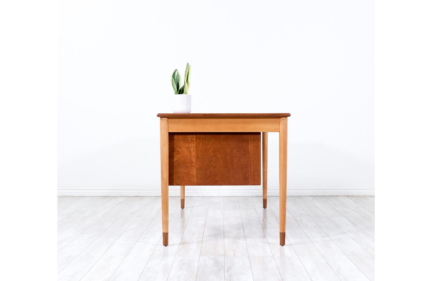 Expertly Restored - Børge Mogensen Teak & Oak Executive Desk for Søborg Møbler For Sale 1
