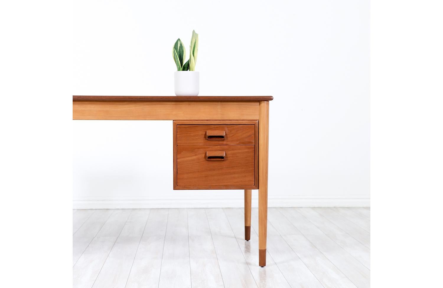 Expertly Restored - Børge Mogensen Teak & Oak Executive Desk for Søborg Møbler For Sale 2