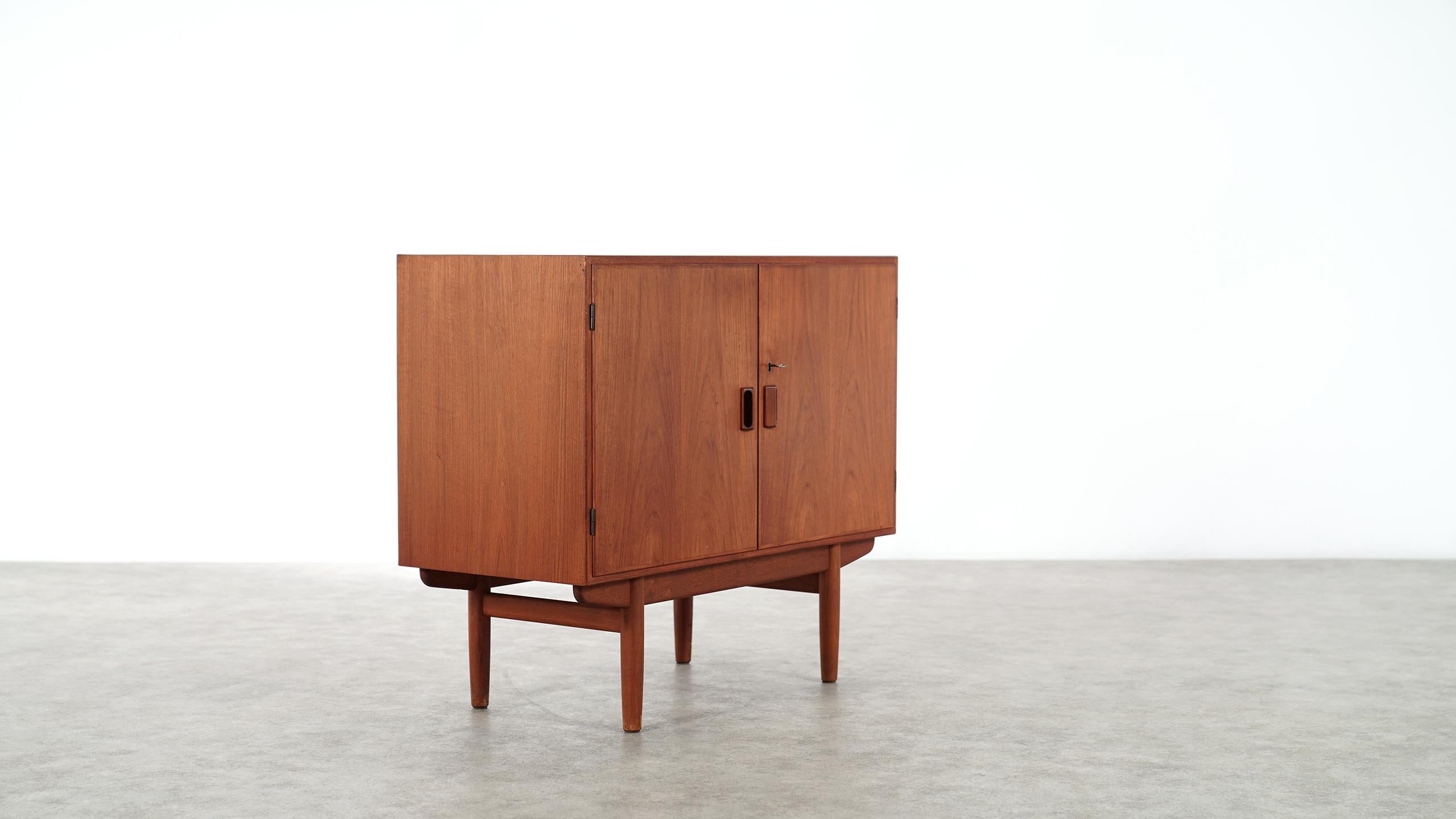 Børge Mogensen Teak & Oak Sideboard, 1950 for Søborg Møbelfabrik, Danish Modern 8