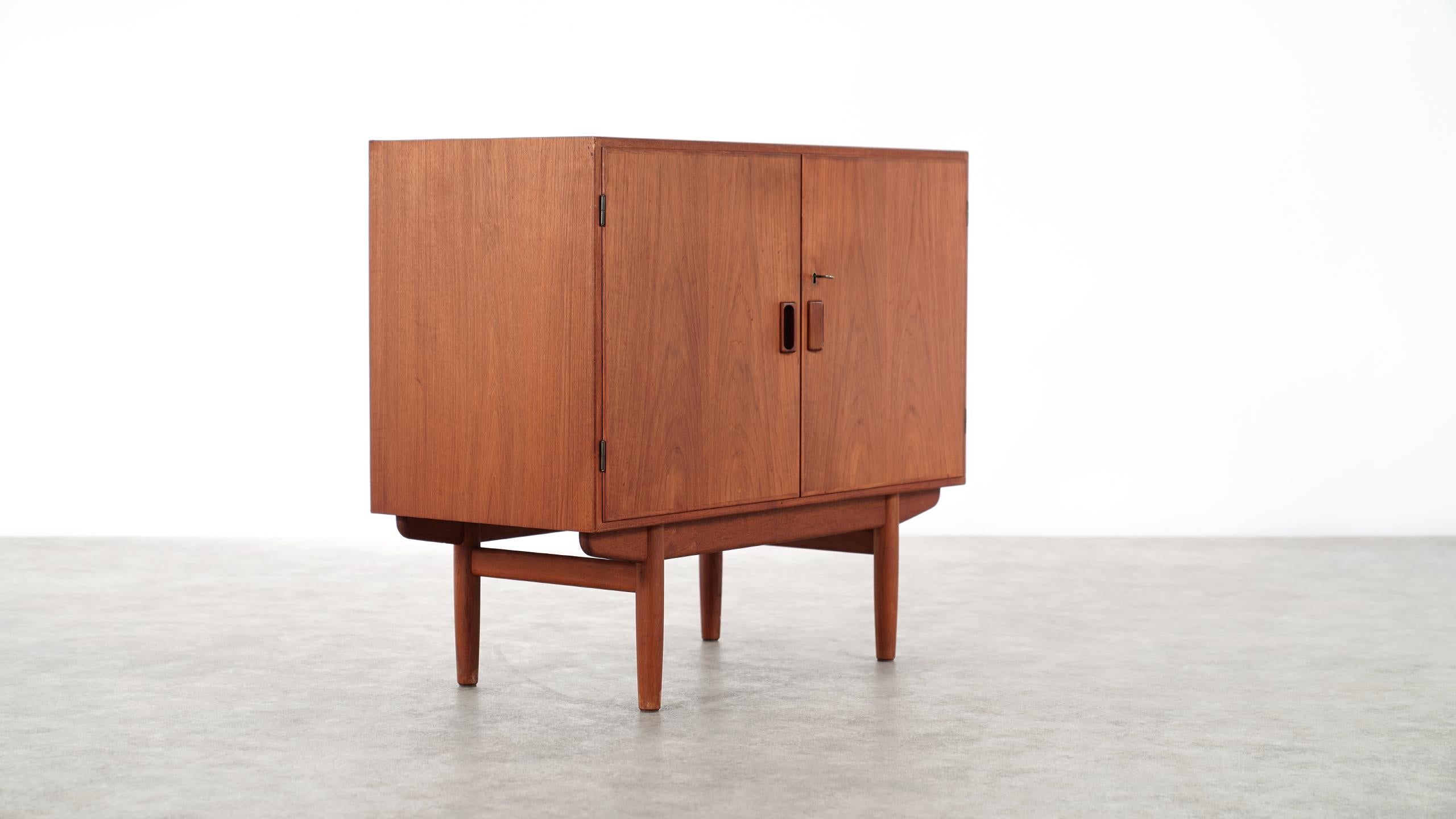 Børge Mogensen Teak & Oak Sideboard, 1950 for Søborg Møbelfabrik, Danish Modern 3