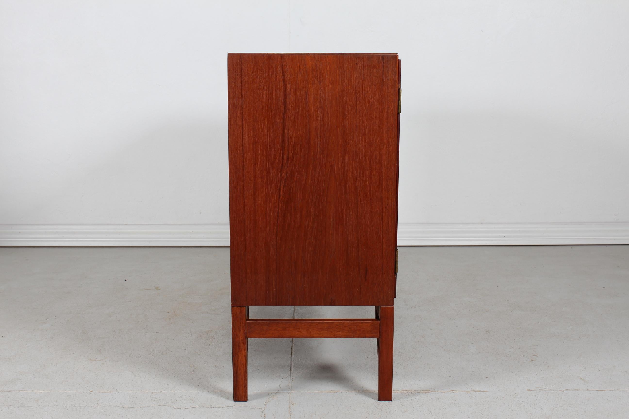 Børge Mogensen Teak Sideboard with China Legs of Oak Made for FDB Møbler 1960s In Good Condition For Sale In Aarhus C, DK