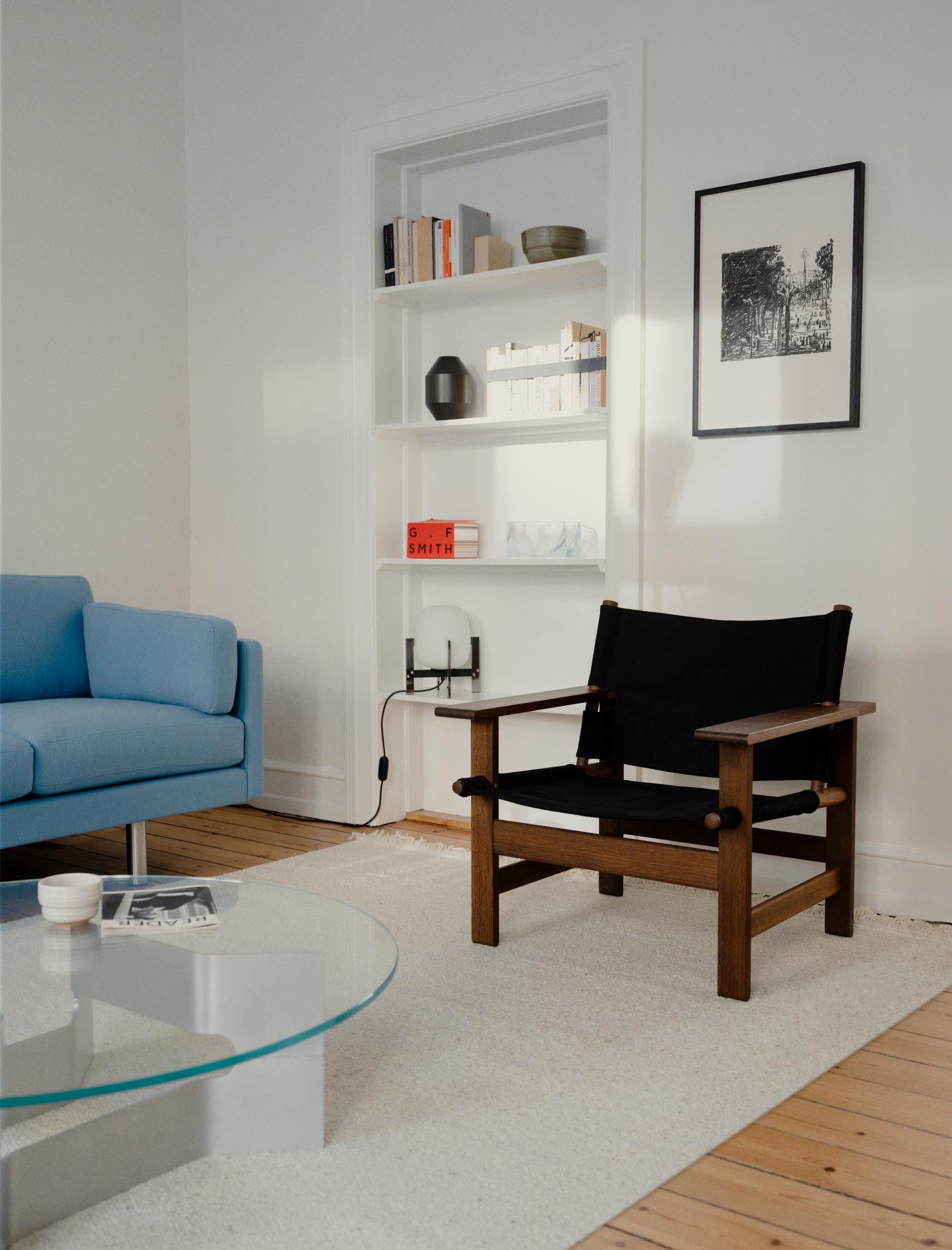 The Canvas chair exemplifies Børge Mogensen’s talent for functionally-driven designs with a focus on simple forms that capture the essence of an idea. With nothing to add or subtract. Drawing on his preference for natural materials, Mogensen used