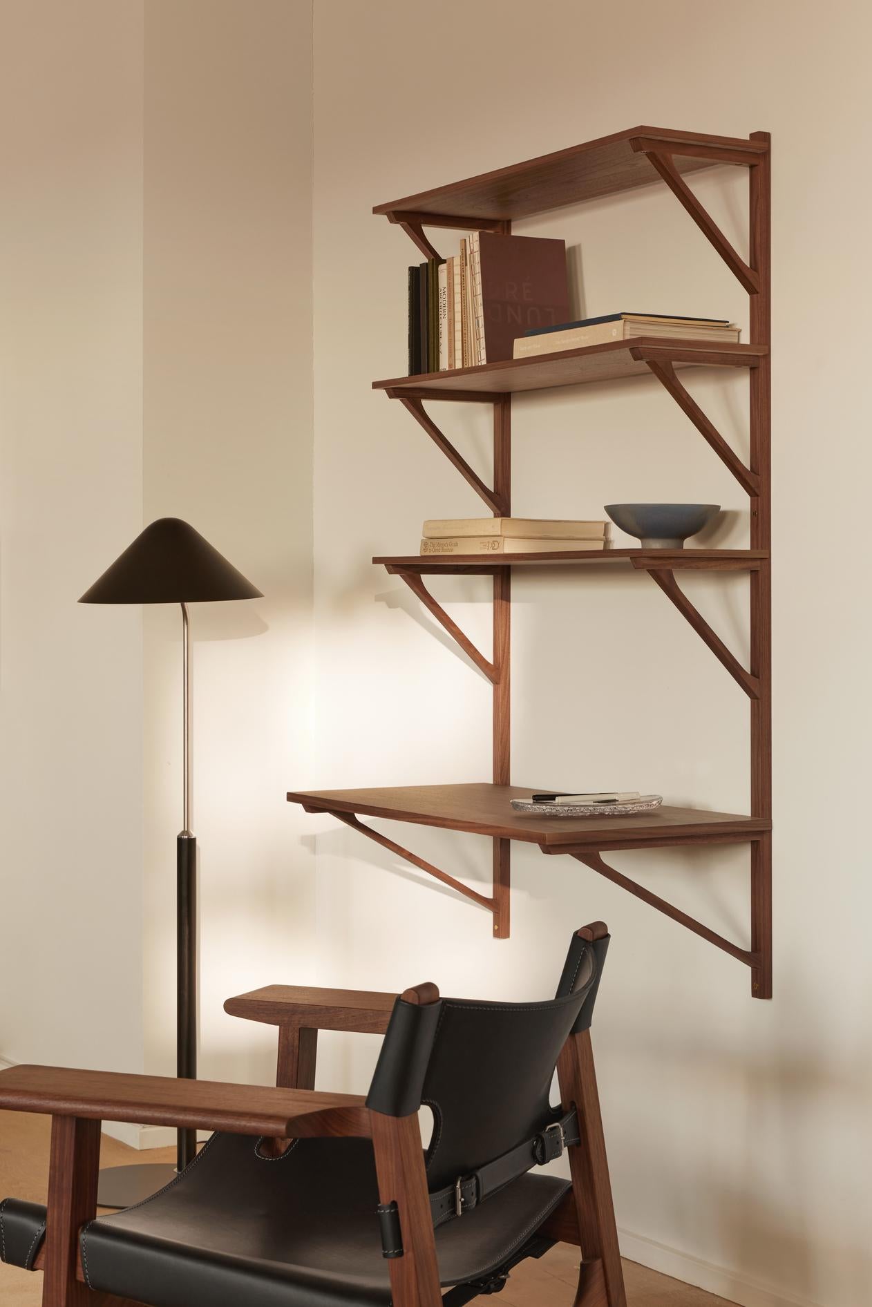 Scandinavian Modern Børge Mogensen, The Spanish Chair-Black Leather/Oiled Walnut-for Fredericia For Sale