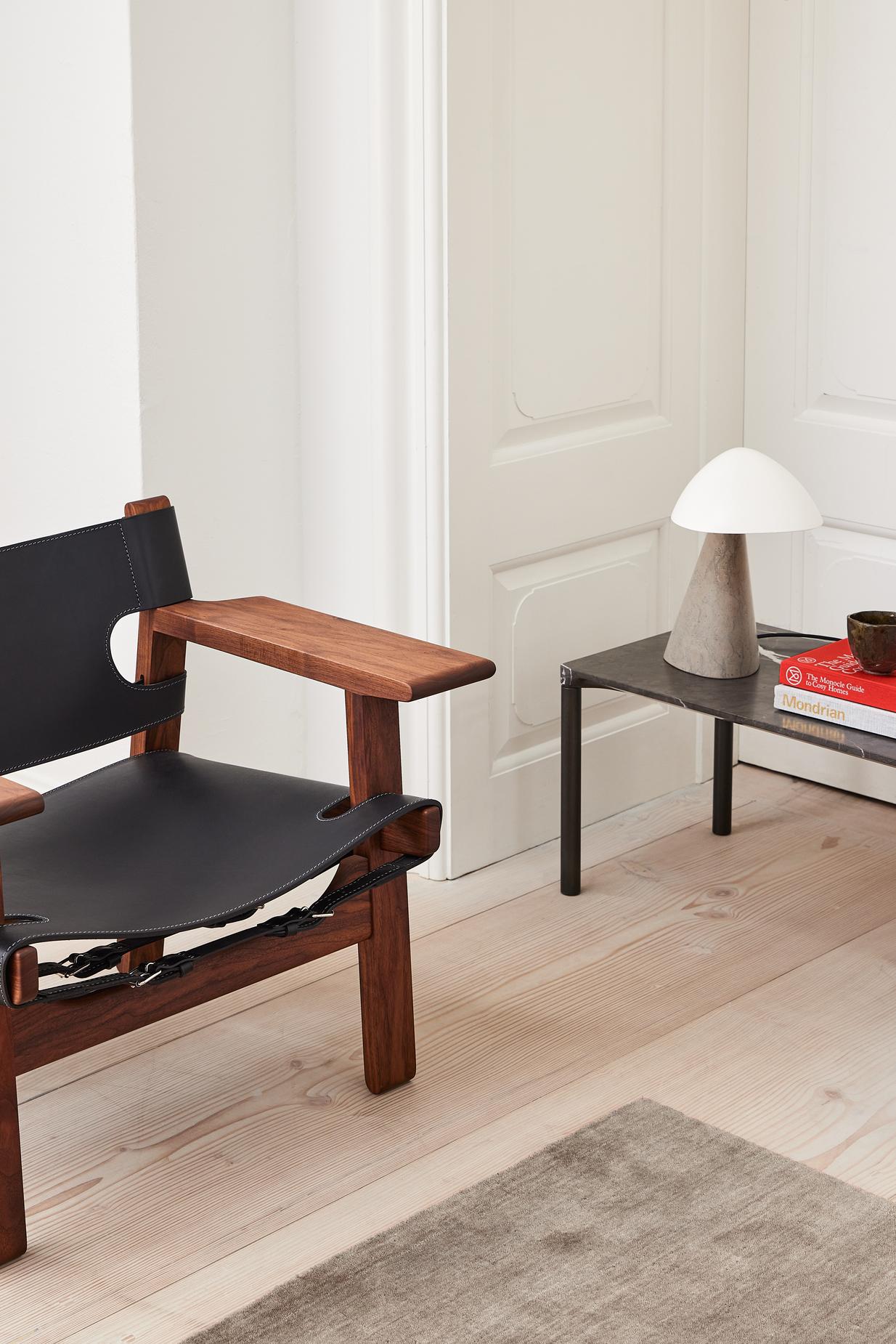 Børge Mogensen, The Spanish Chair-Black Leather/Oiled Walnut-for Fredericia For Sale 1