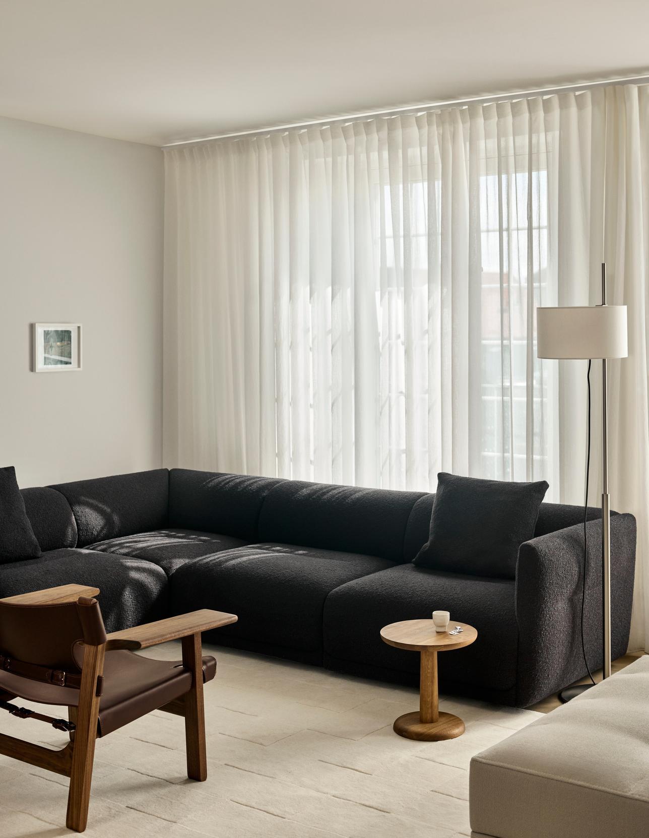 Contemporary Børge Mogensen, The Spanish Chair-Dark Brown Leather/Oiled Walnut-for Fredericia For Sale