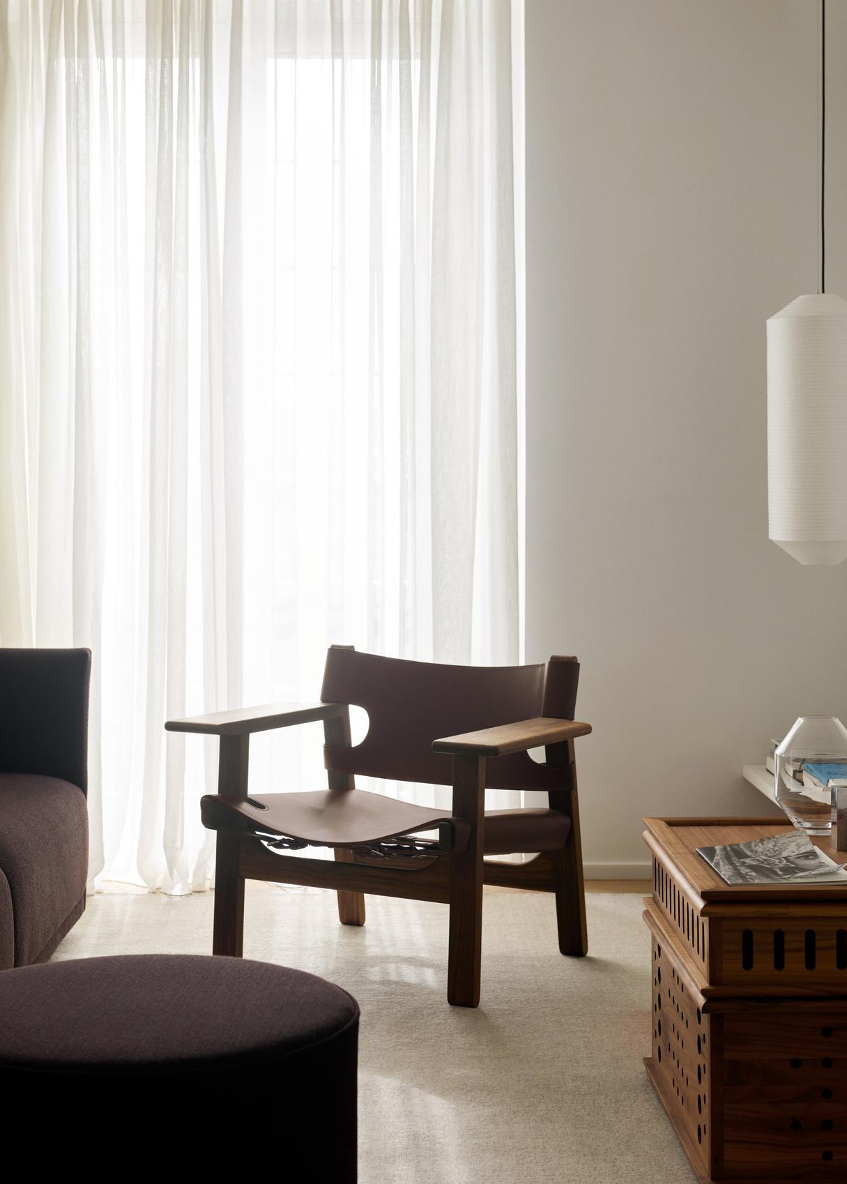 Børge Mogensen, The Spanish Chair-Dark Brown Leather/Oiled Walnut-for Fredericia For Sale 2