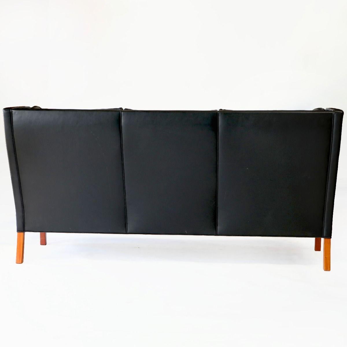 Modern Børge Mogensen Three-person Coupé Sofa, Model 2193 For Sale