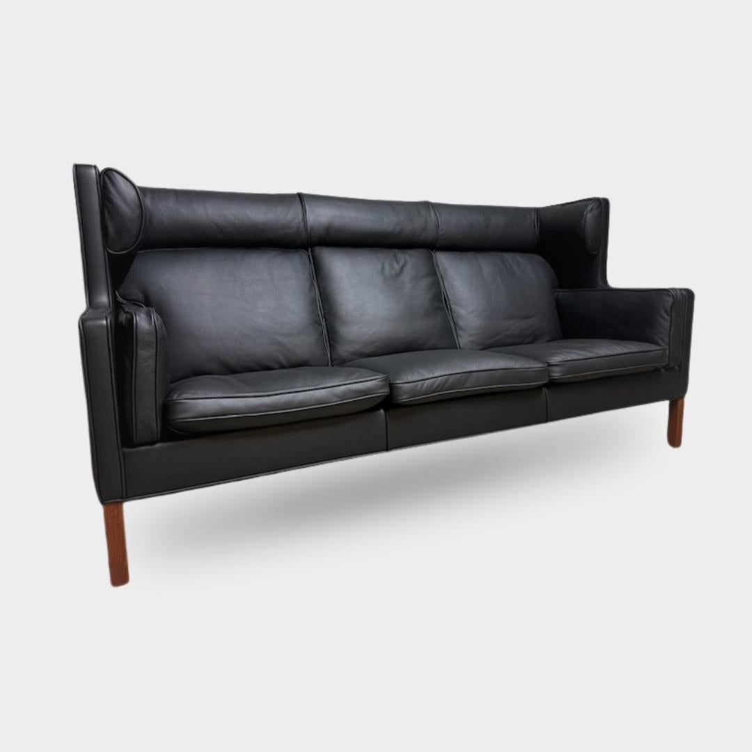 Mid-Century Modern Børge Mogensen three-person coupé sofa, Model 2193 For Sale